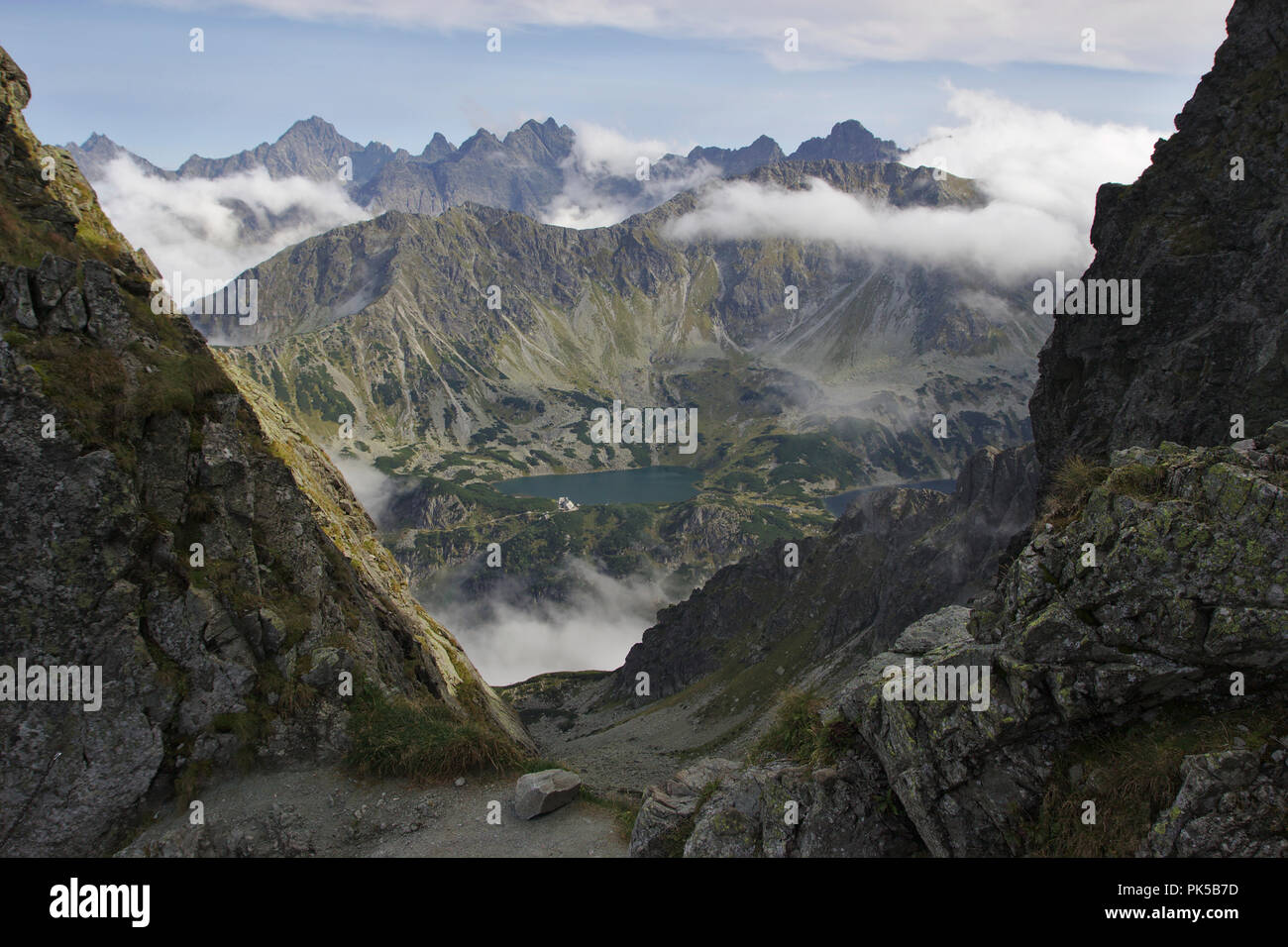 Lago Przedni Staw Polski da Orla Perc ridge, monti Tatra, Polonia Foto Stock