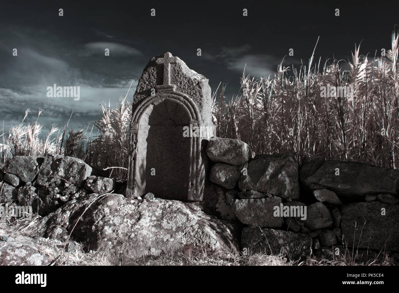 Il Portogallo ha nel suo patrimonio culturale, di solito si trova sul bordo delle strade rurali e crocevia, il 'alminhas" (piccoli santuari).Essi sono popolari repr Foto Stock