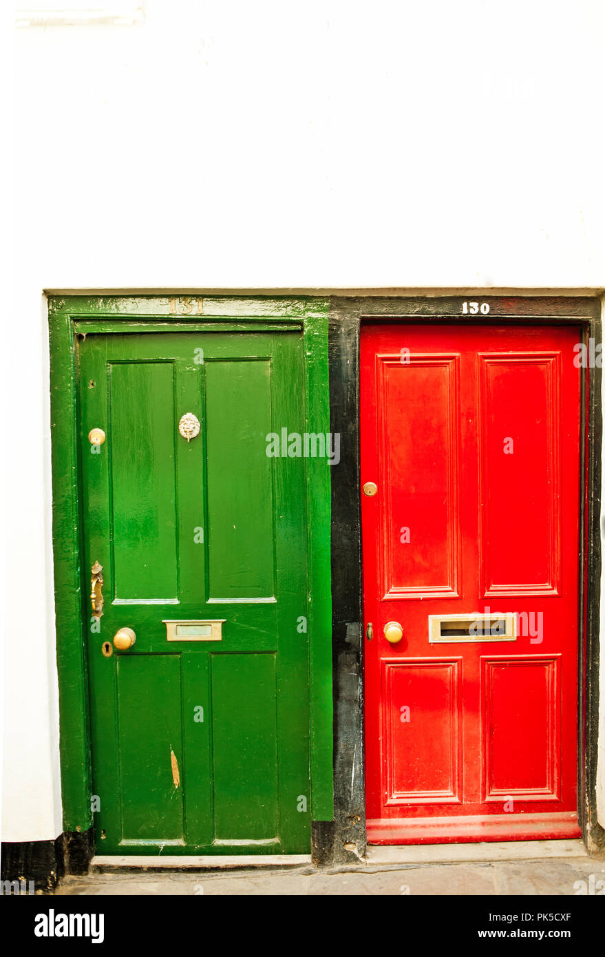 Nn. 130 e 131 di colore rosso e verde verniciato porte anteriori Foto Stock