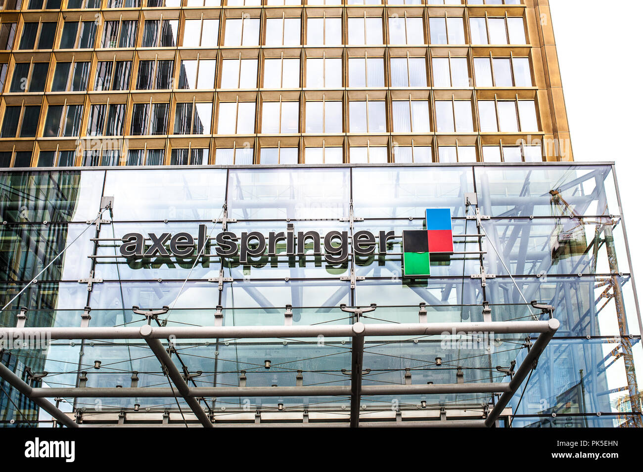 Vista esterna di Axel Springer Verlag, sede del più grande Digital Publishing House in Europe. La società è attiva in più di 40 paesi Foto Stock