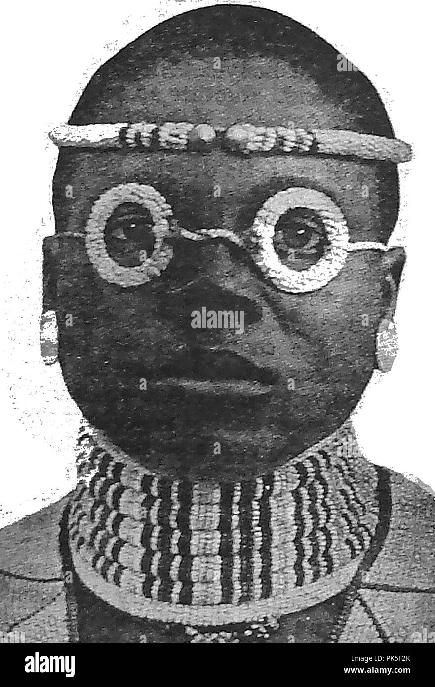 1920's immagine - abito nazionale a quel tempo - un maschio di Central African 'Dandy' Foto Stock