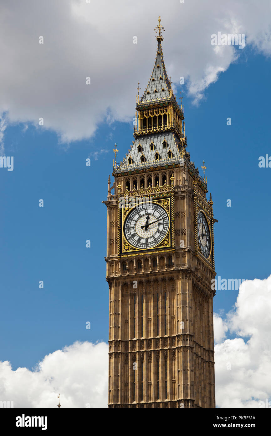 Il Big Ben, il famoso orologio le Case del Parlamento europeo a Londra. Ufficialmente rinominato come Elisabetta La Torre questa immagine è stata scattata prima dei lavori di rinnovo. Foto Stock