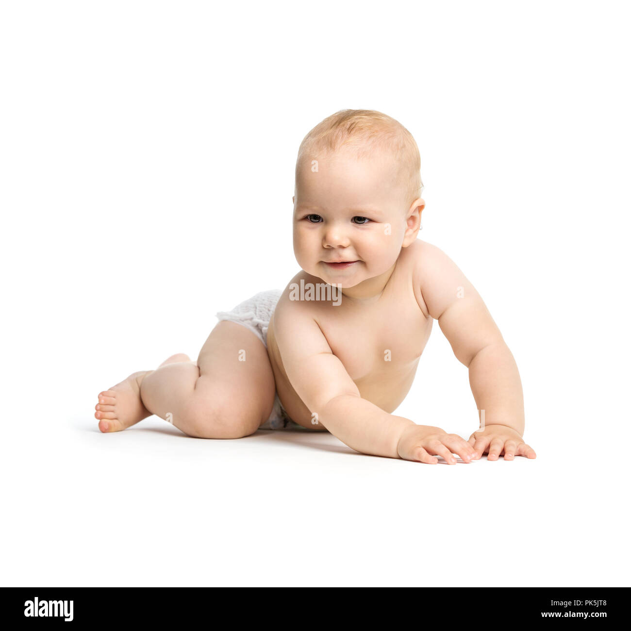 Carino Baby girl strisciando su sfondo bianco Foto Stock