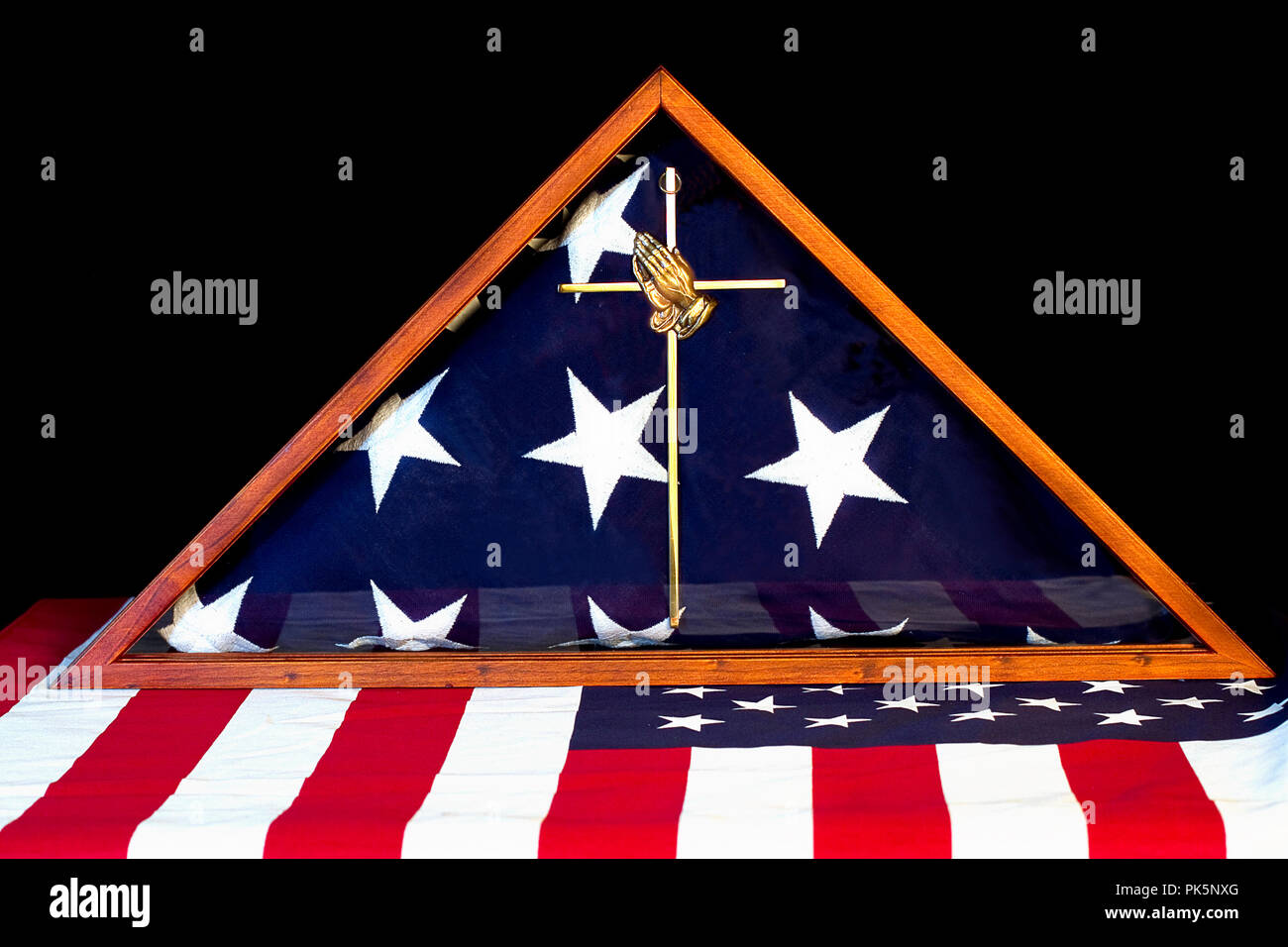 Bandierine Americane 10 M – 30 Bandiere Triangolari USA In Tessuto Impermeabile Per Decorazioni Estere (4 Luglio, Veterans Day)