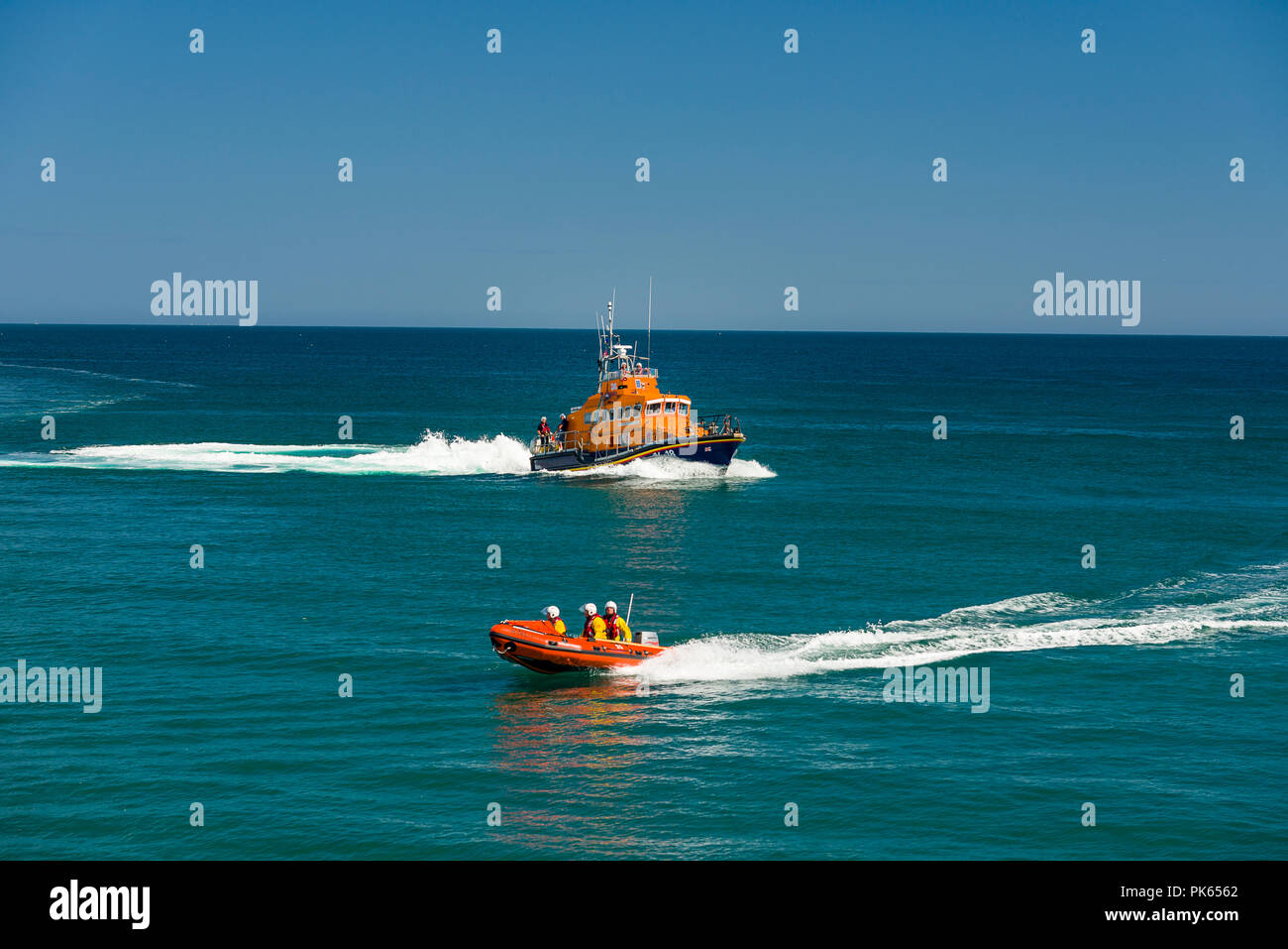 RNLI dimostrazione dal vivo, Charlestown, Cornwall, Regno Unito, 22/07/2018. La St Austell Coastgaurd RNLI ed eseguire una dimostrazione dal vivo di un emegerncy casusa Foto Stock