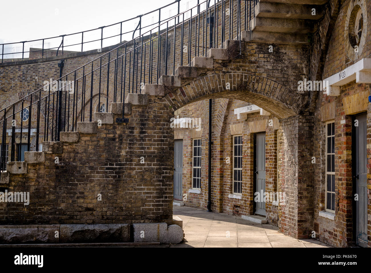 Redoubt Fortress, Fortezza Napoleonica-nel-round costruita per difendere contro Napoleone & utilizzato in WWI & WWII, Eastbourne, East Sussex, England, Regno Unito Foto Stock
