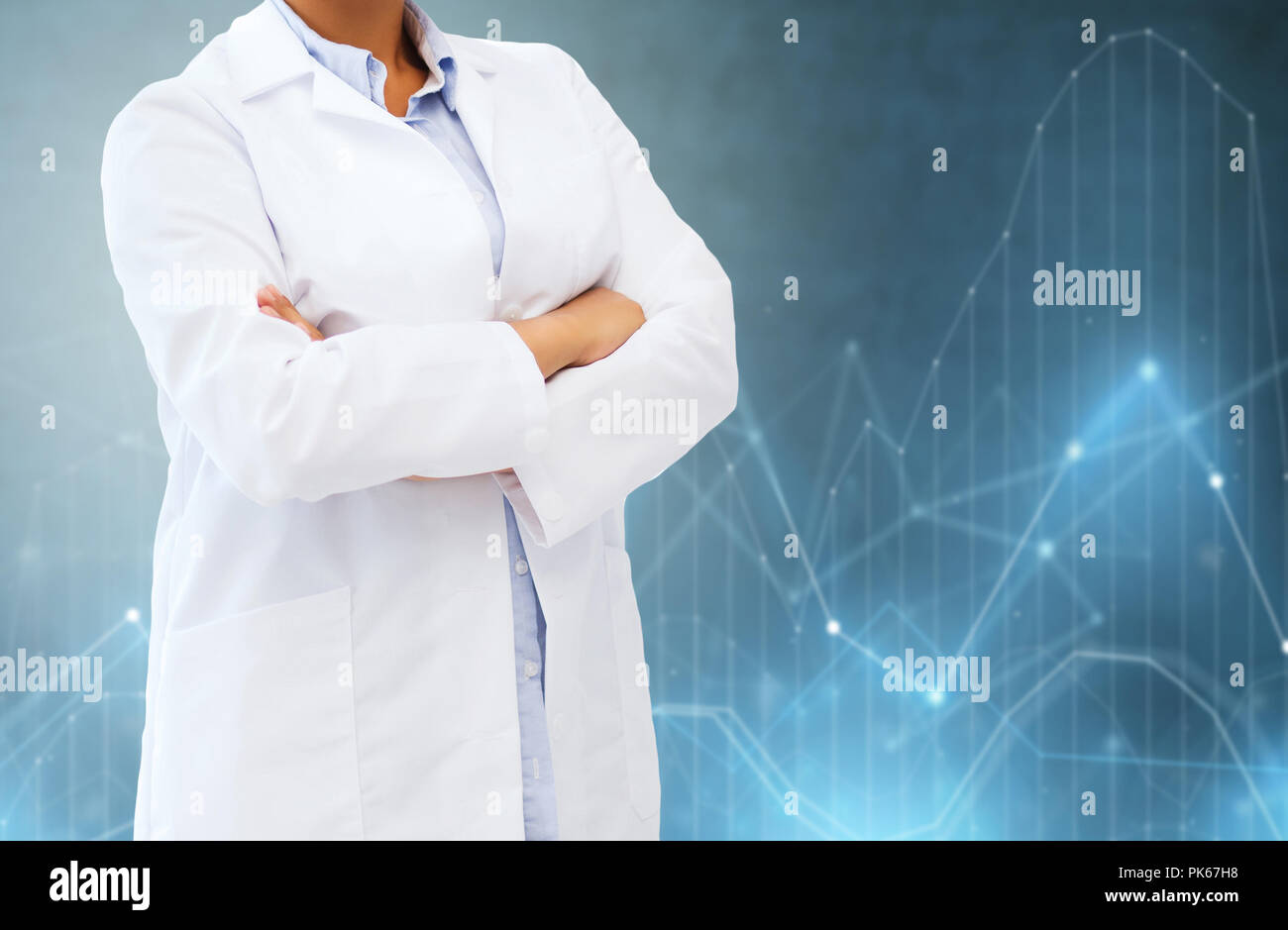 Medico donna o scienziato oltre gli schemi grafici Foto Stock
