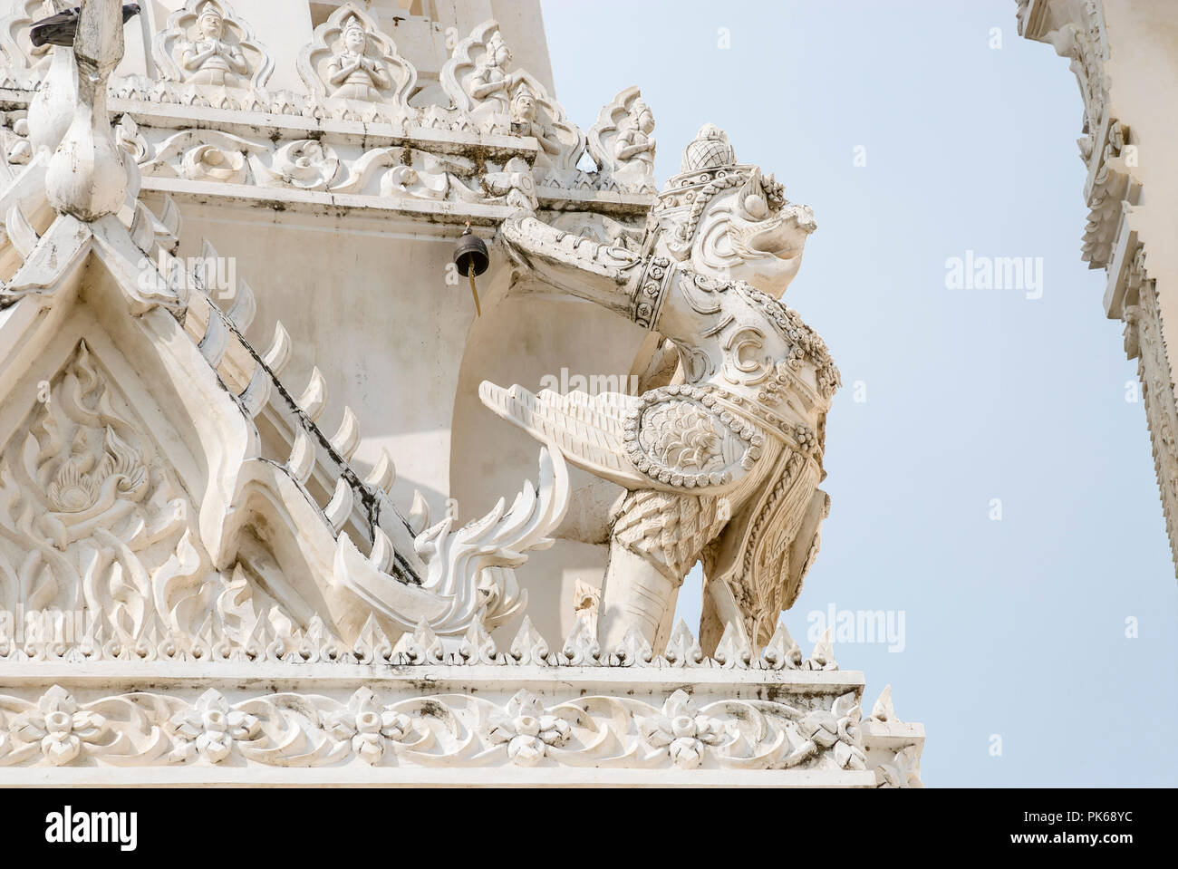 Garuda dettaglio al Wat Mahathat Worawihan tempio, Phetchaburi, Thailandia Foto Stock