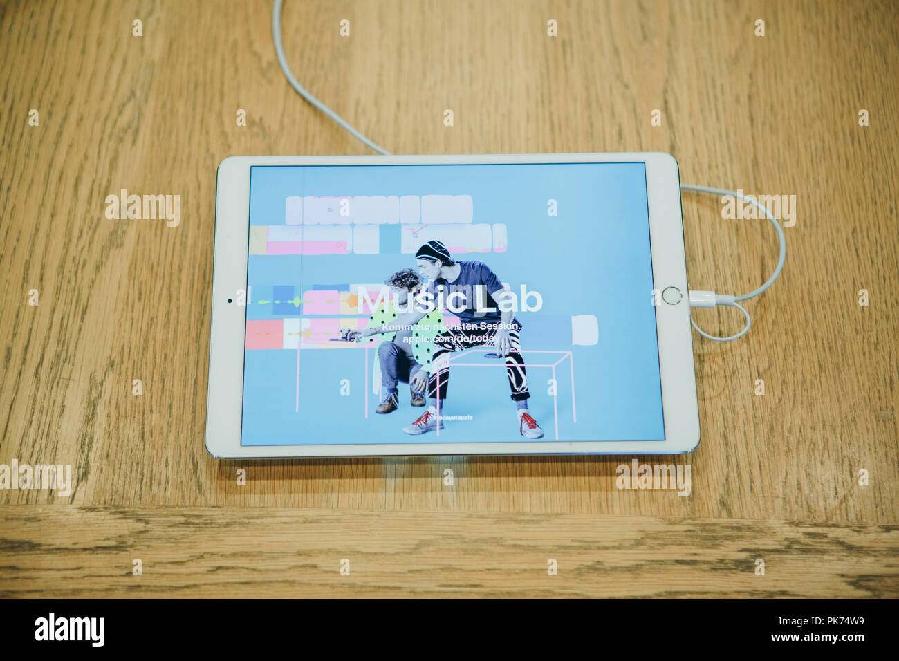 Berlino, 29 agosto 2018: la vendita del nuovo ipad nell'Official Store di Apple a Berlino. Foto Stock