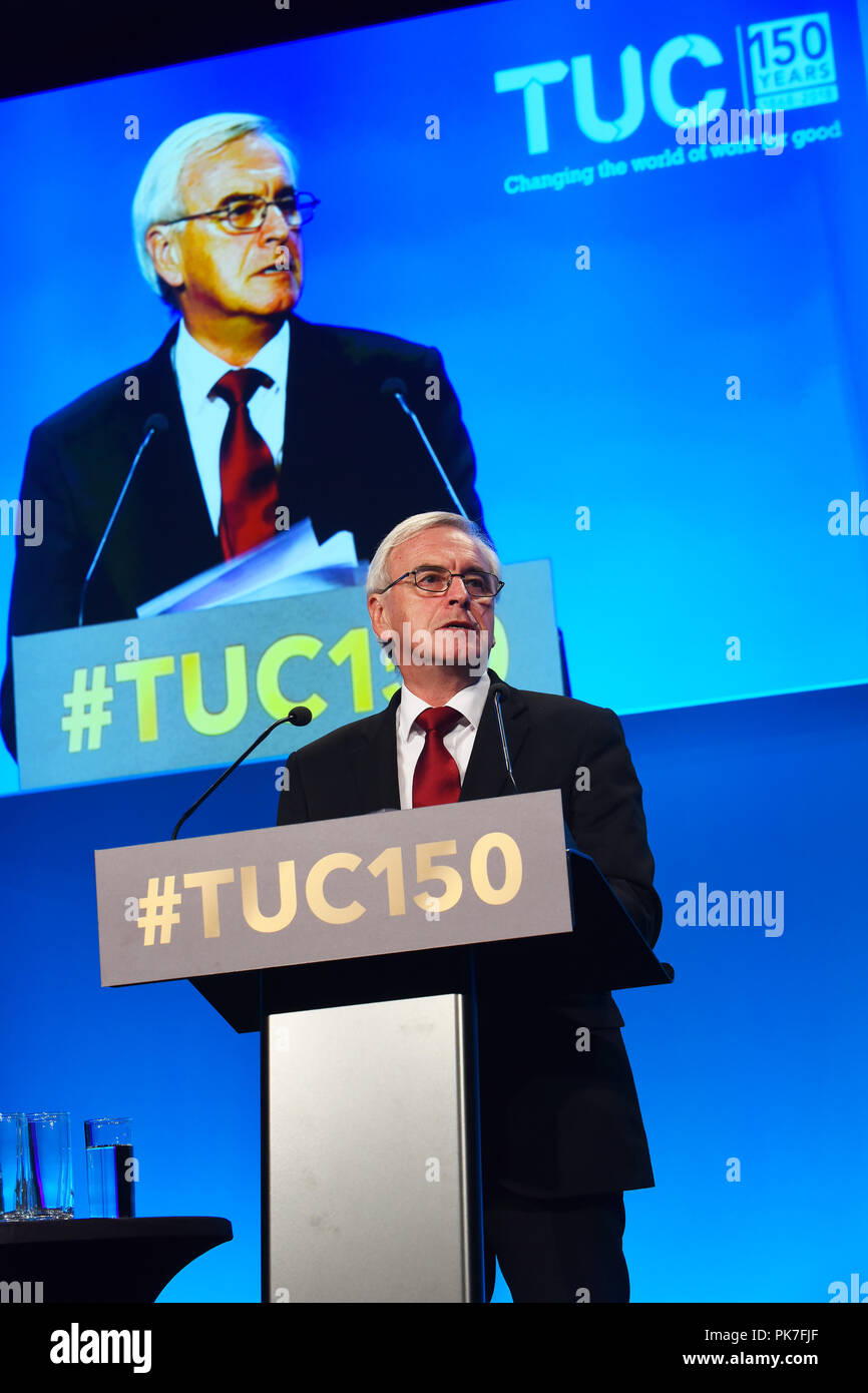 Manchester, Regno Unito. Xi Settembre 2018. L'Rt Hon John McDonnell, Cancelliere ombra risolve il TUC Conferenza annuale a Manchester, impostando le fatiche dei piani per un futuro governo Credito: Della Batchelor/Alamy Live News Foto Stock
