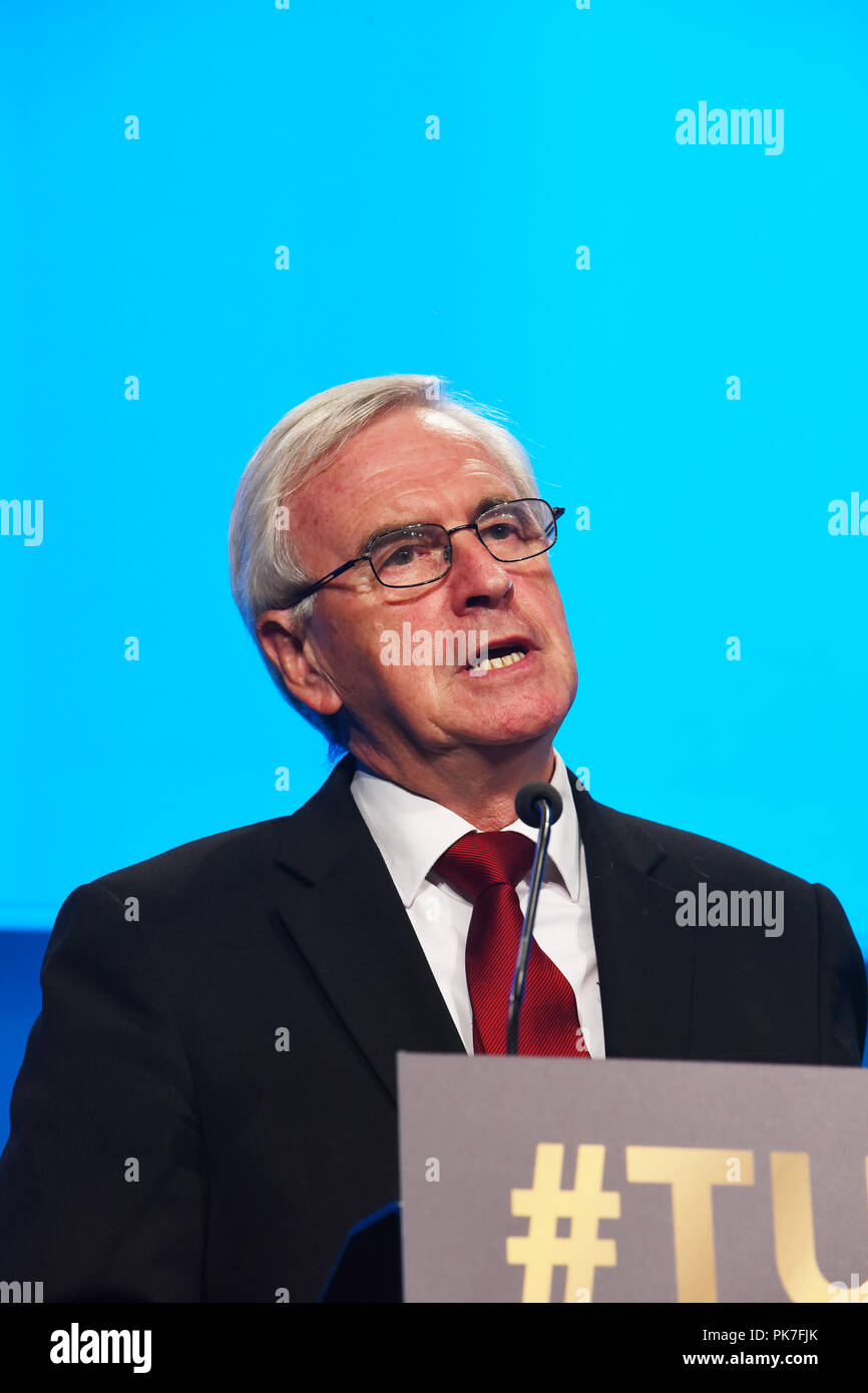 Manchester, Regno Unito. Xi Settembre 2018. L'Rt Hon John McDonnell, Cancelliere ombra risolve il TUC Conferenza annuale a Manchester, impostazione Laborsâ€™ i piani per un futuro governo Credito: Della Batchelor/Alamy Live News Foto Stock