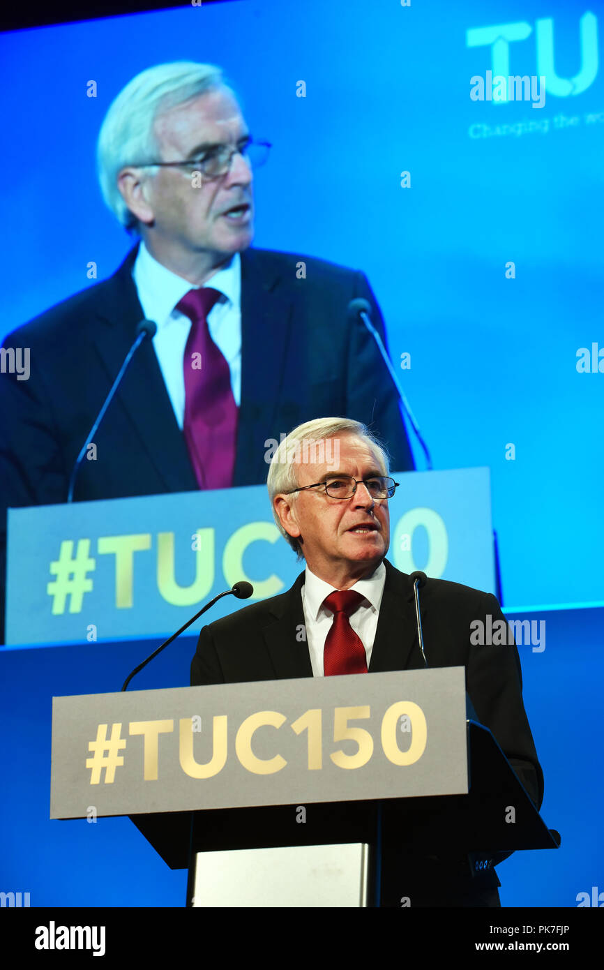 Manchester, Regno Unito. Xi Settembre 2018. L'Rt Hon John McDonnell, Cancelliere ombra risolve il TUC Conferenza annuale a Manchester, impostazione Laborsâ€™ i piani per un futuro governo Credito: Della Batchelor/Alamy Live News Foto Stock