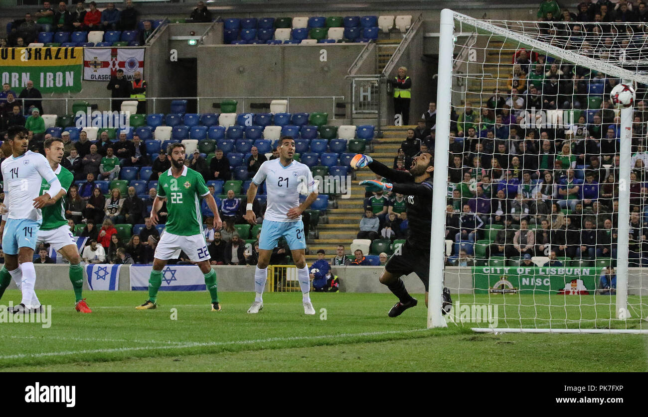 Windsor Park, Belfast, Irlanda del Nord. 11 settembre 2018. International Football Friendly - Irlanda del Nord contro Israele. Steven Davis punteggi per l'Irlanda del Nord. Credito: David Hunter/Alamy Live News. Foto Stock