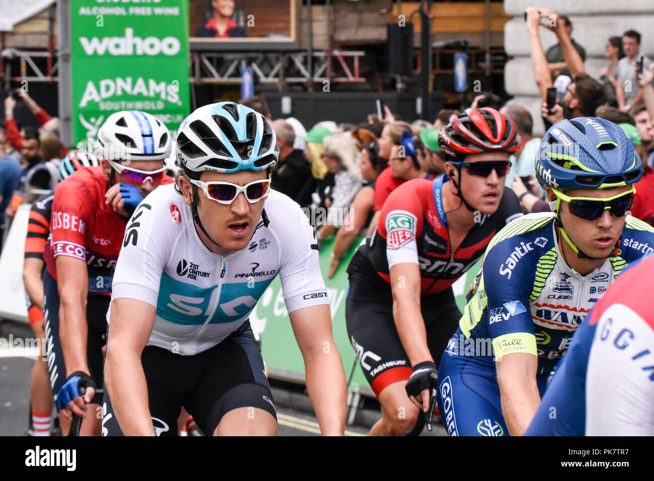 Geraint Thomas di Team Sky racing all'OVO Energy Tour della Gran Bretagna cycle race, stadio 8, London, Regno Unito Foto Stock