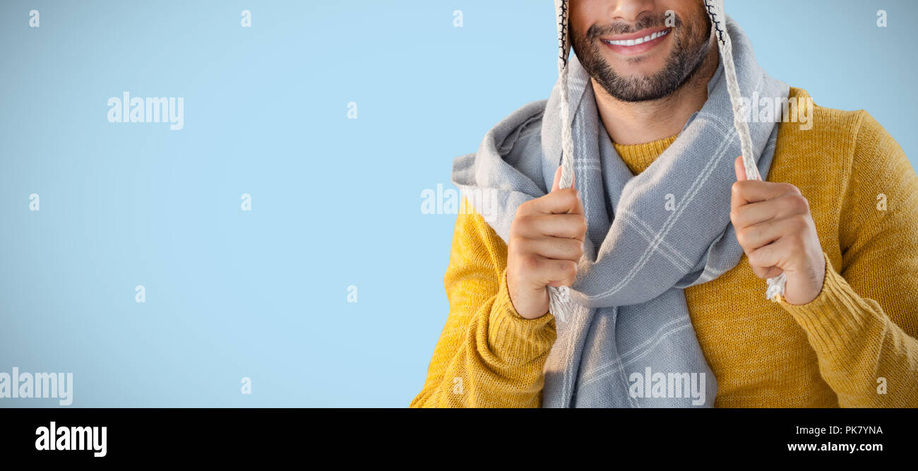 Immagine composita del ritratto di uomo sorridente holding wooly hat Foto Stock