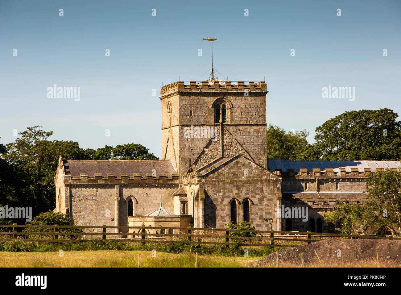 Regno Unito, Inghilterra, Yorkshire, Filey, Saint Oswalds chiesa parrocchiale da Filey Country Park Foto Stock