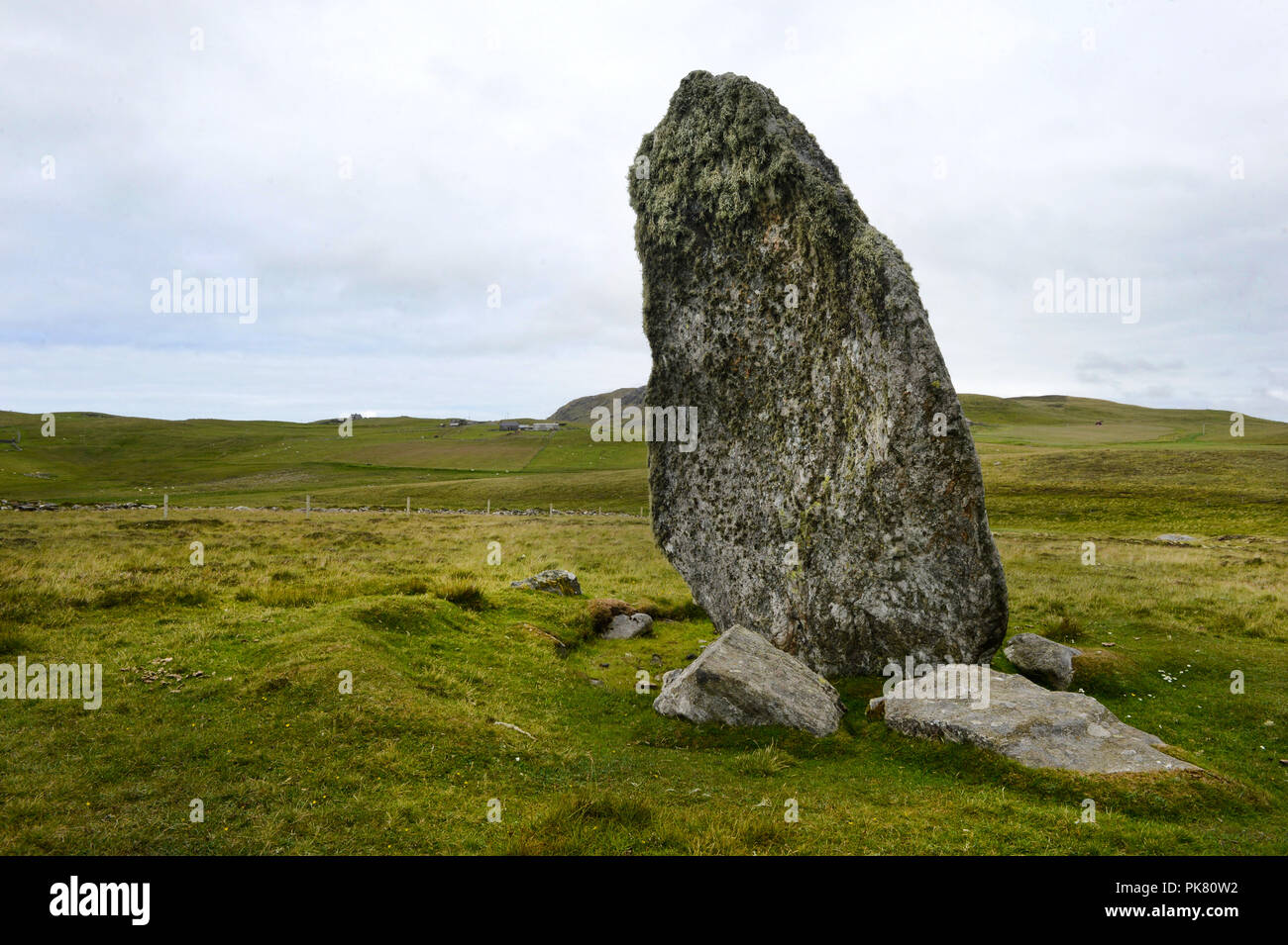 Pietre permanente sull'isola di Unst nelle isole Shetland Foto Stock
