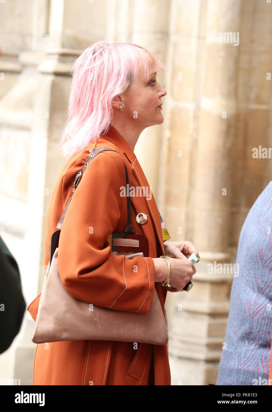 L'attrice Miranda Richardson frequentando un servizio di ringraziamento per celebrare la vita e l opera di Sir Peter Hall, ex direttore del Teatro Nazionale, presso l'Abbazia di Westminster a Londra. Foto Stock