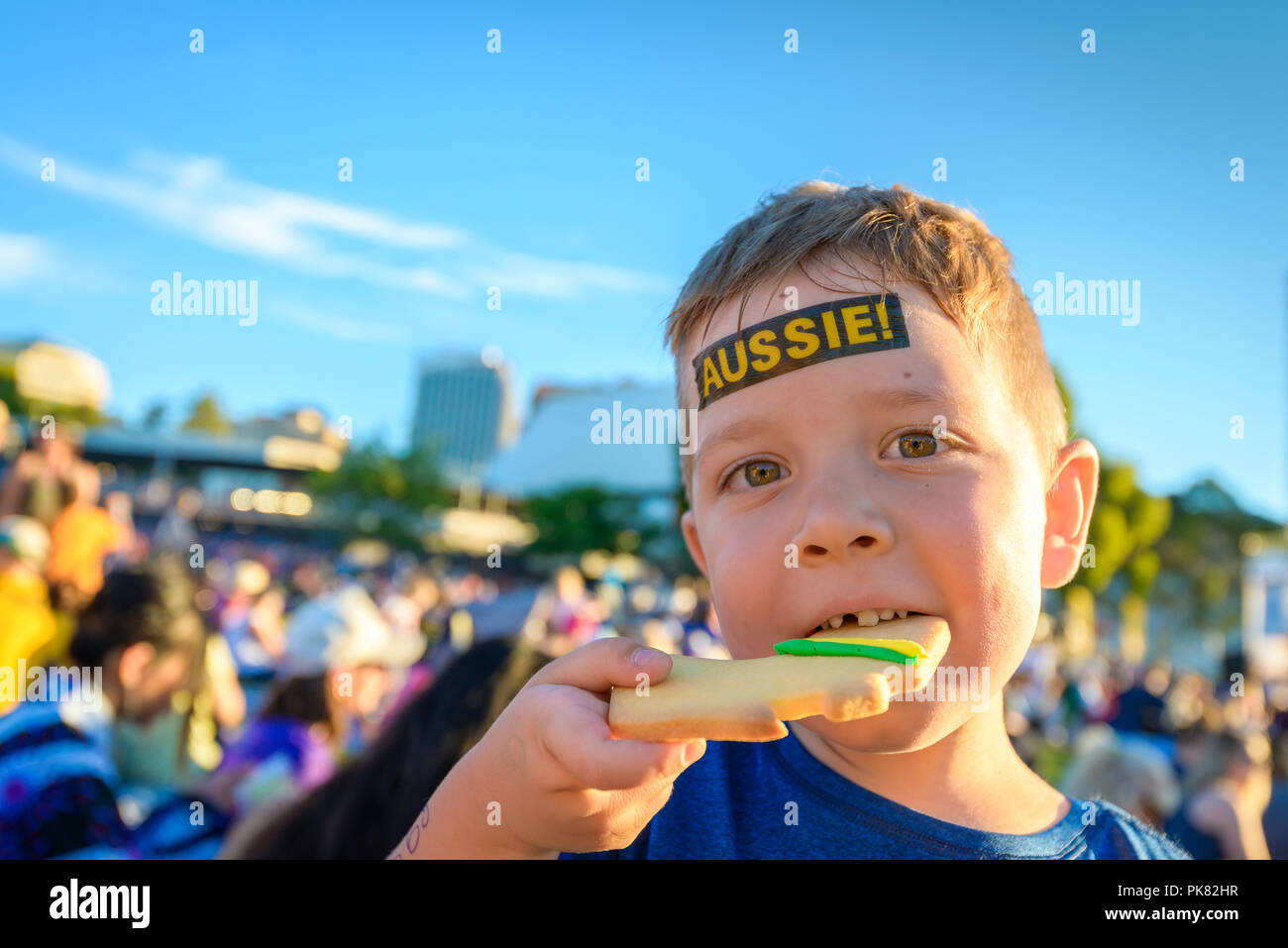 Carino il ragazzo Australiano con Aussie tatuaggio sul suo volto su Australia Day celebrazione in Adelaide Foto Stock