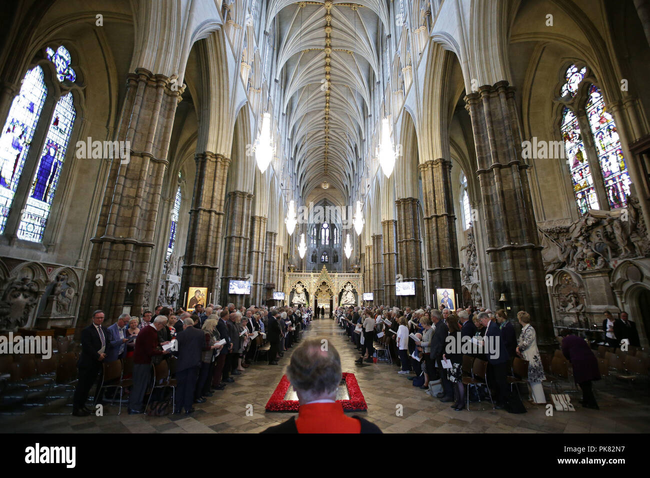 Una vista generale di un servizio di ringraziamento per celebrare la vita e l opera di Sir Peter Hall, ex direttore del Teatro Nazionale, presso l'Abbazia di Westminster a Londra. Foto Stock