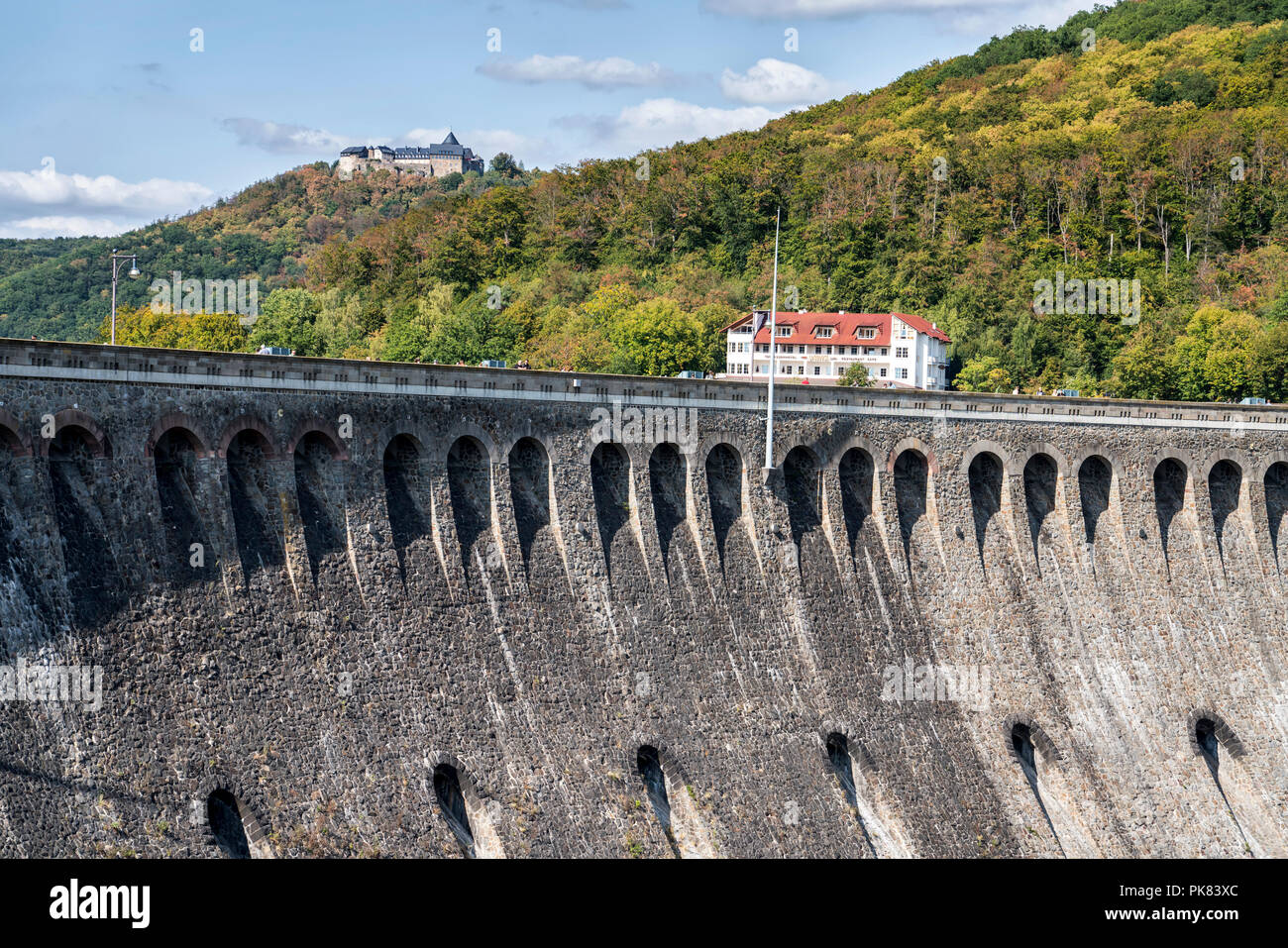 Diga del lago Edersee a bassa marea, Hesse, Germania, Europa Foto Stock