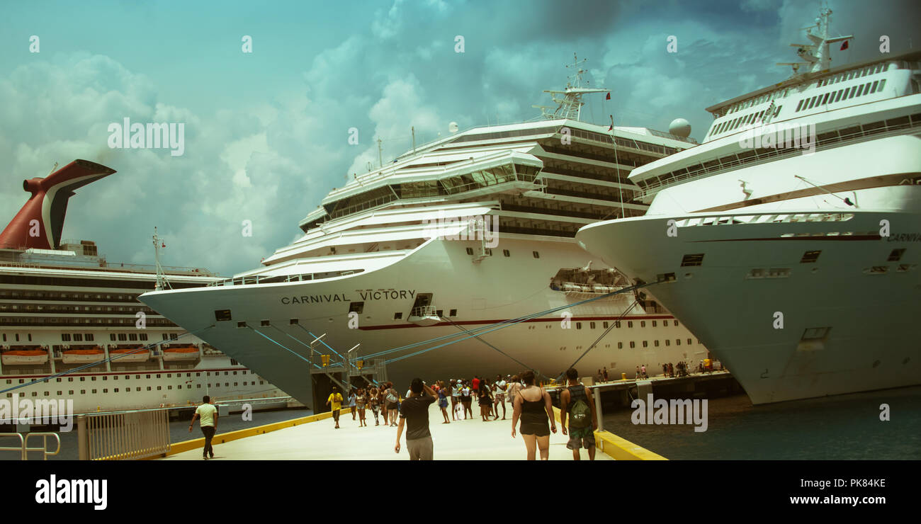 Quando si porti dei Caraibi c'è cozmel Messico più occupato cruise port nel mondo della Florida ogni anno circa 3,6 milioni di persone importanti linee di crociera Foto Stock