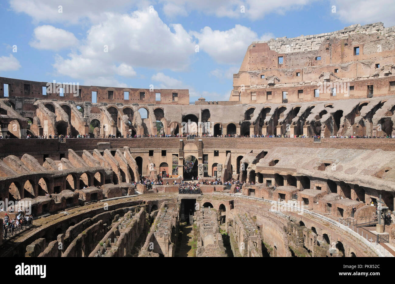 Italia Lazio Roma Colosseo, vista dell'interno del Colosseo. Foto Stock