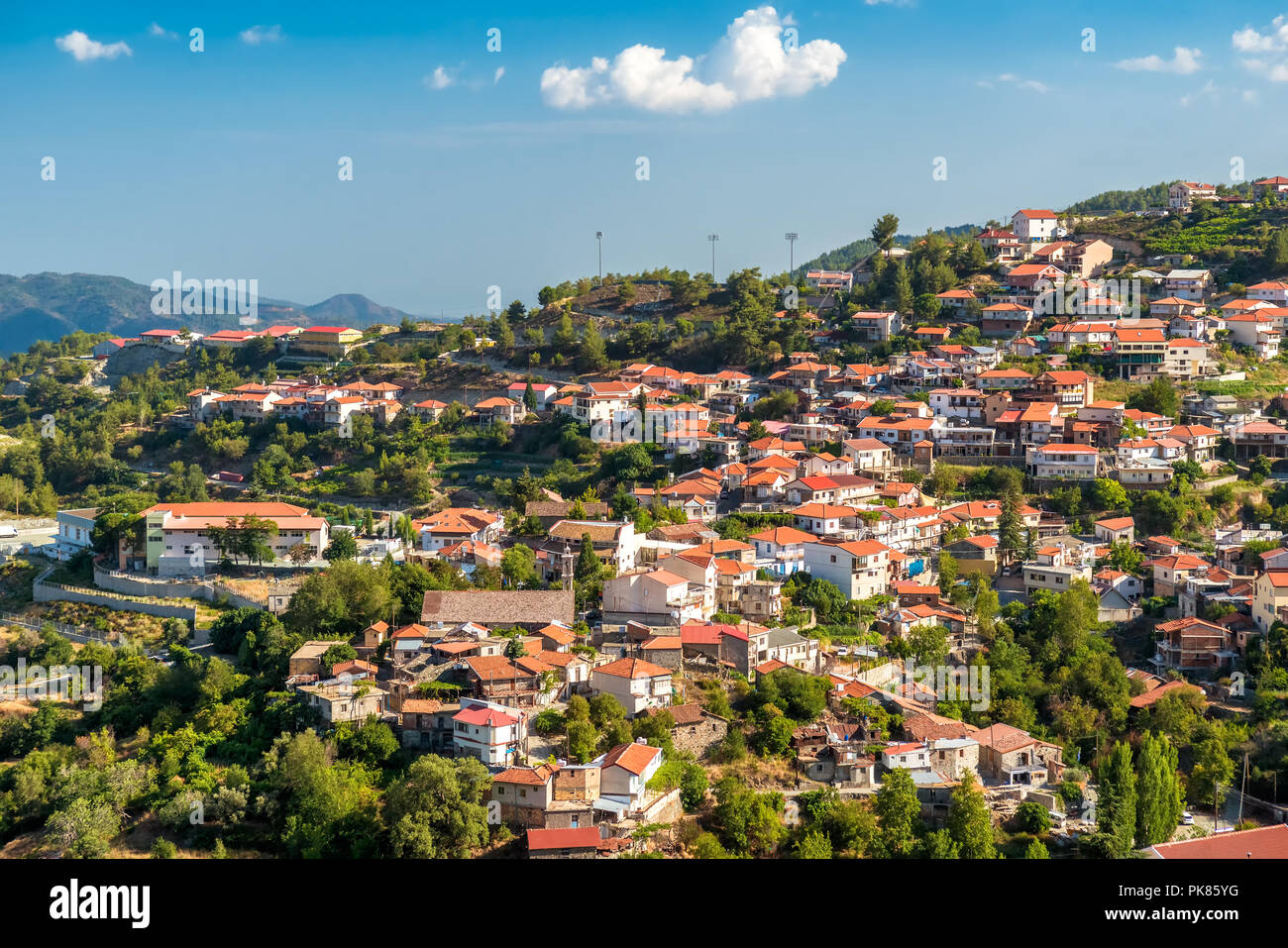Il pittoresco villaggio di montagna di Kyperounta. Distretto di Limassol, Cipro Foto Stock