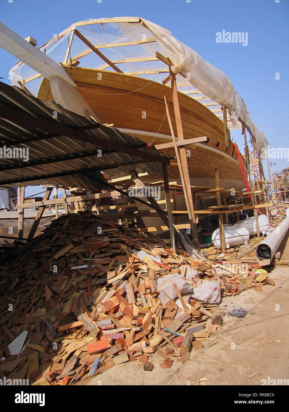 Barche da riparare e costruito in una nave cantiere in FETHIYE Turchia Foto Stock
