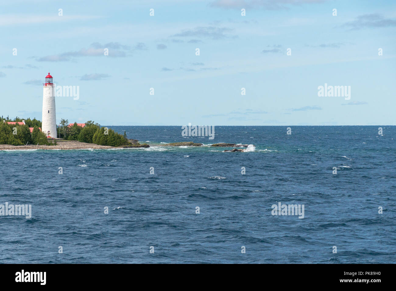 Cove Island Lighthouse Tobermory, Bruce paesaggio della penisola lungo la riva del lago Foto Stock