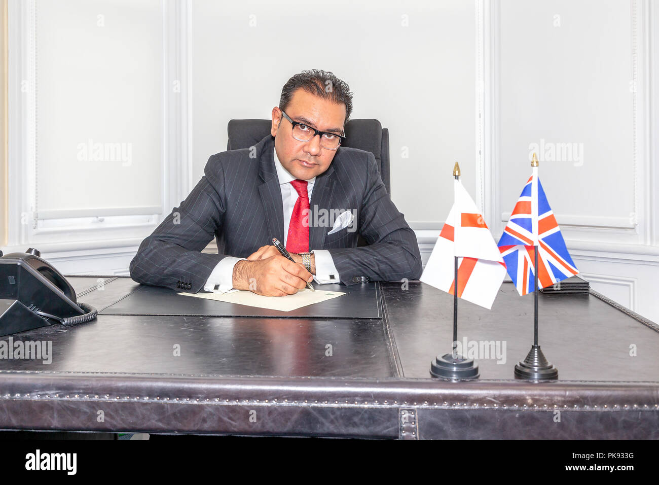 Mian Faisal Rashid è un partito laburista britannico politico. Egli è il membro del Parlamento (MP) per Warrington Sud Foto Stock Mian Faisal Rashid è un partito laburista britannico politico. Egli è il membro del Parlamento (MP) per Warrington Sud Foto Stock