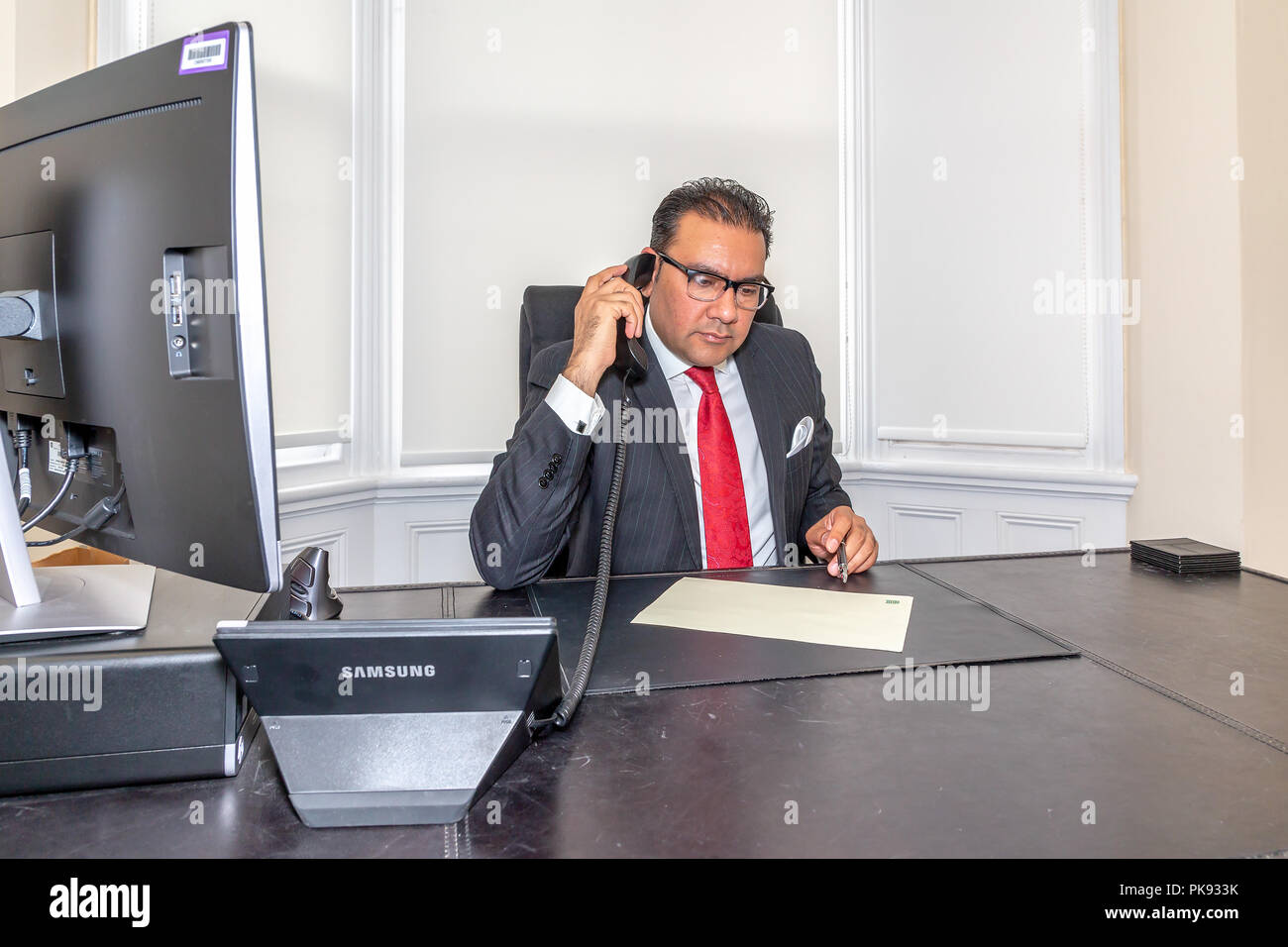 Mian Faisal Rashid è un partito laburista britannico politico. Egli è il membro del Parlamento (MP) per Warrington Sud Foto Stock Mian Faisal Rashid è un partito laburista britannico politico. Egli è il membro del Parlamento (MP) per Warrington Sud Foto Stock