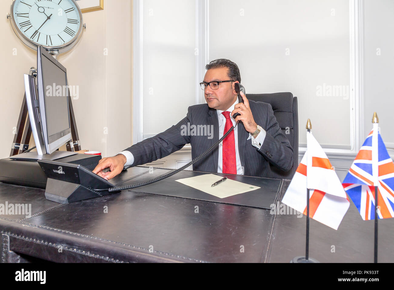 Mian Faisal Rashid è un partito laburista britannico politico. Egli è il membro del Parlamento (MP) per Warrington Sud Foto Stock Mian Faisal Rashid è un partito laburista britannico politico. Egli è il membro del Parlamento (MP) per Warrington Sud Foto Stock