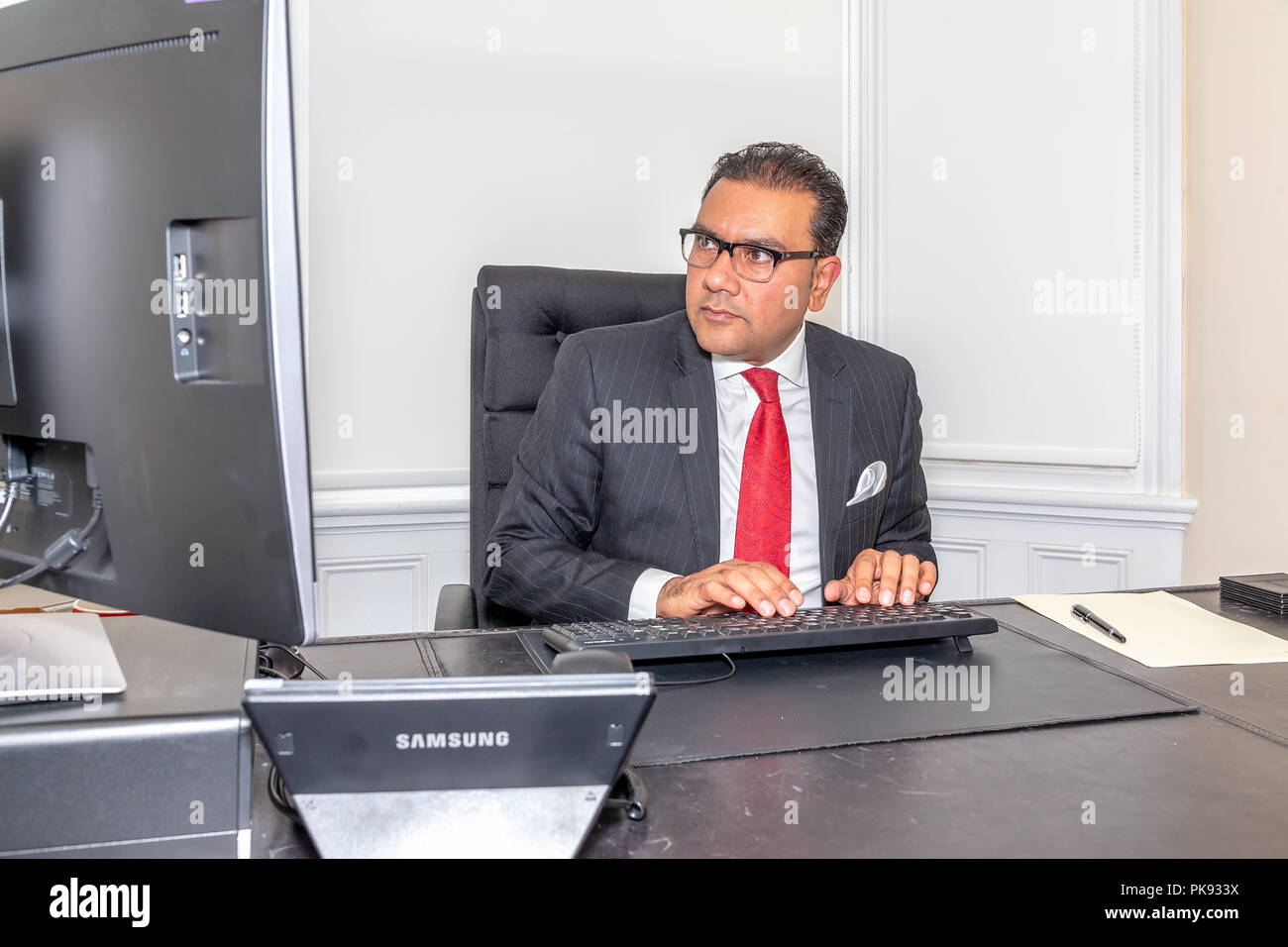 Mian Faisal Rashid è un partito laburista britannico politico. Egli è il membro del Parlamento (MP) per Warrington Sud Foto Stock Mian Faisal Rashid è un partito laburista britannico politico. Egli è il membro del Parlamento (MP) per Warrington Sud Foto Stock