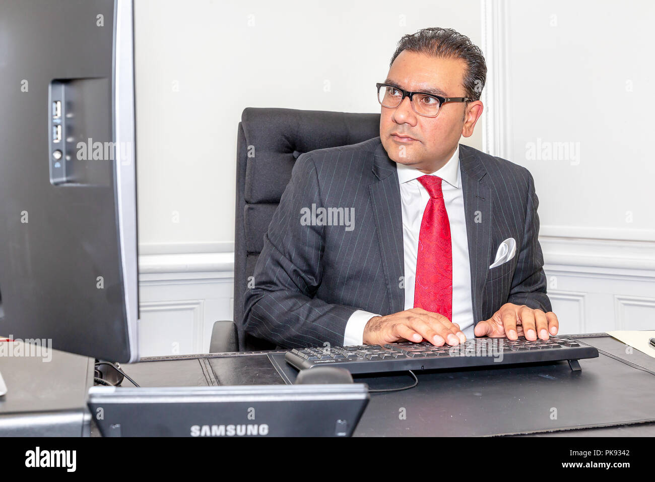 Mian Faisal Rashid è un partito laburista britannico politico. Egli è il membro del Parlamento (MP) per Warrington Sud Foto Stock Mian Faisal Rashid è un partito laburista britannico politico. Egli è il membro del Parlamento (MP) per Warrington Sud Foto Stock