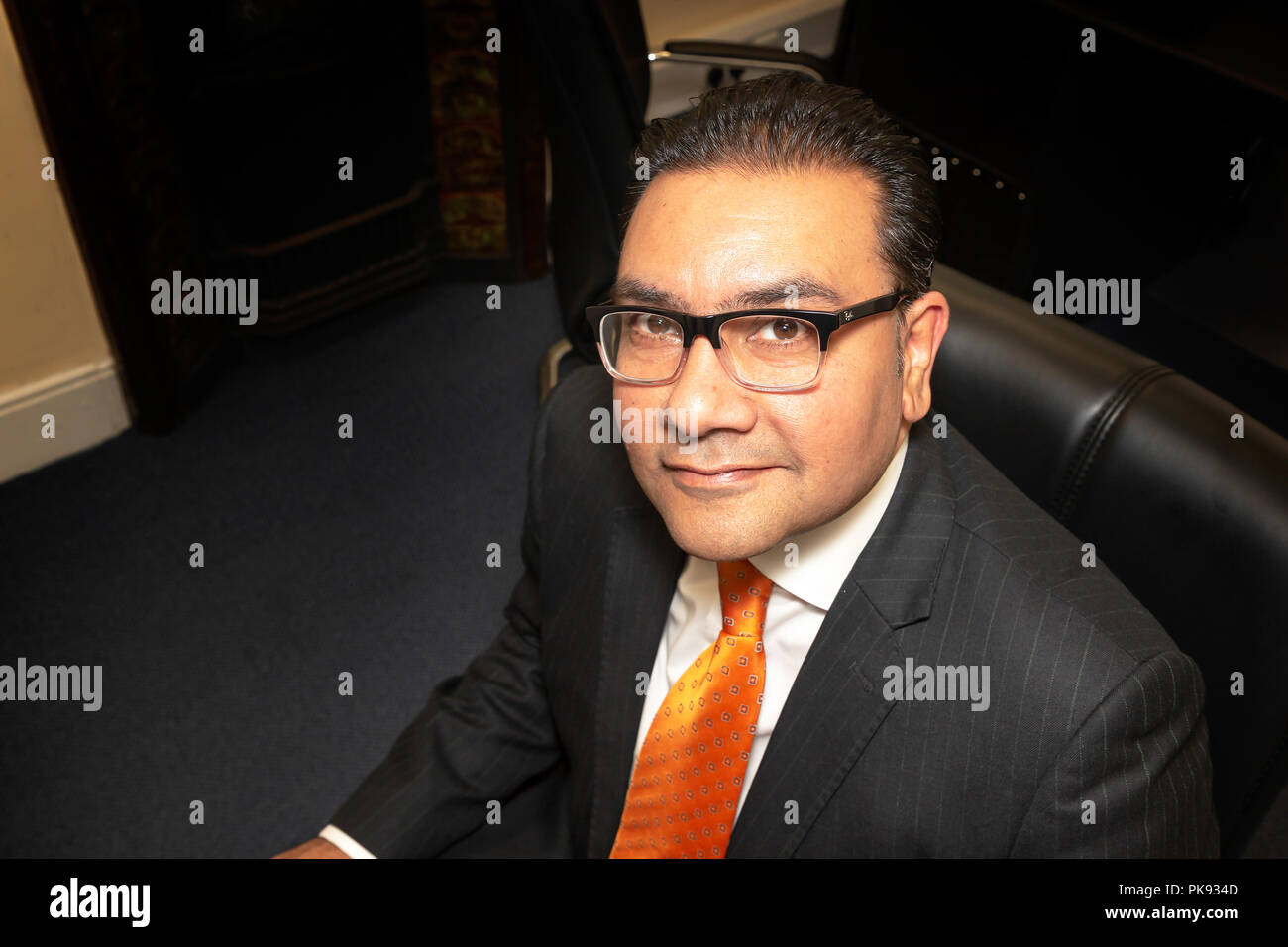 Mian Faisal Rashid è un partito laburista britannico politico. Egli è il membro del Parlamento (MP) per Warrington Sud Foto Stock Mian Faisal Rashid è un partito laburista britannico politico. Egli è il membro del Parlamento (MP) per Warrington Sud Foto Stock