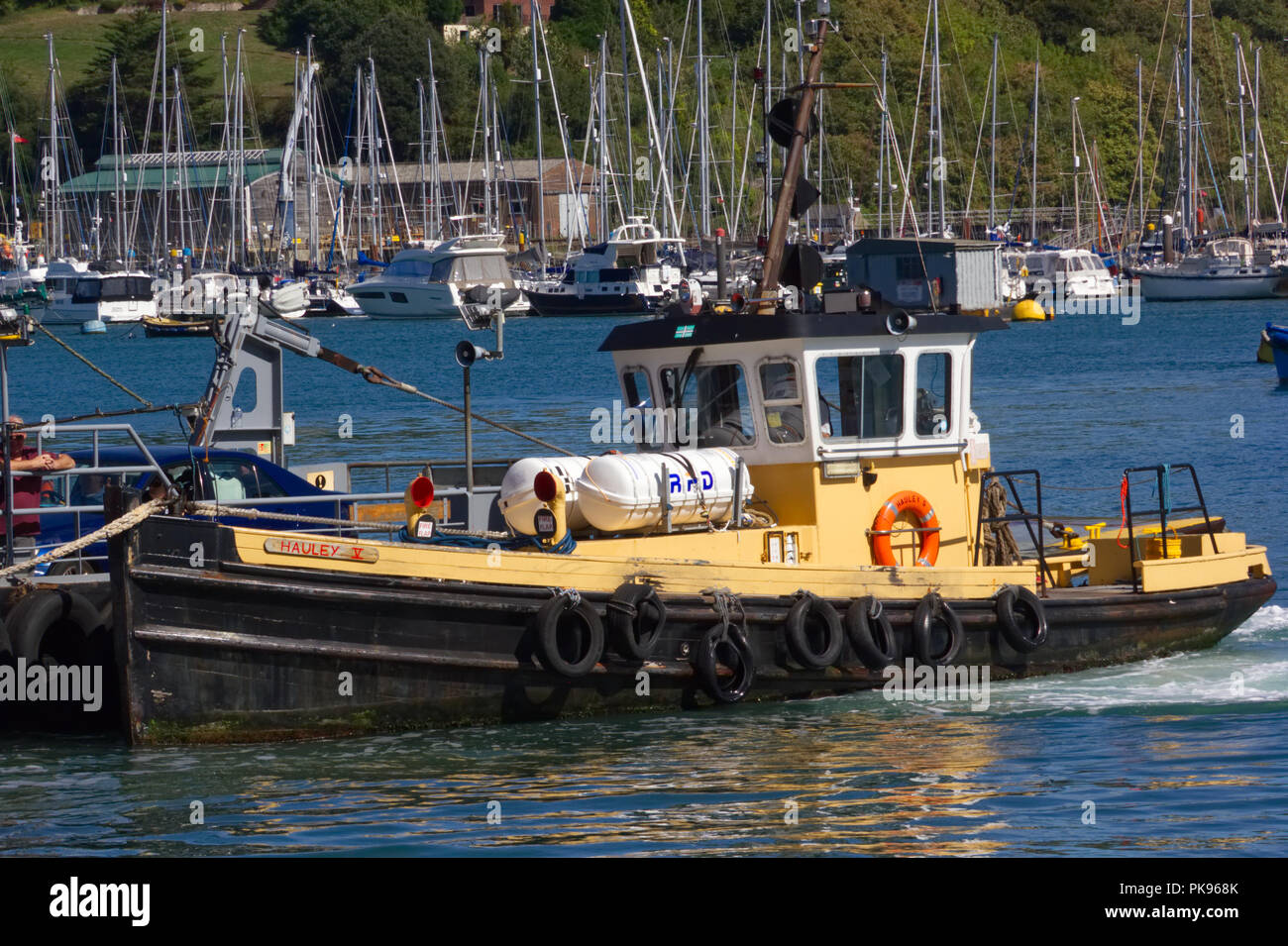 Il rimorchiatore "Hauley V' operante sulla parte inferiore il servizio di traghetto tra Dartmouth e Kingswear Foto Stock