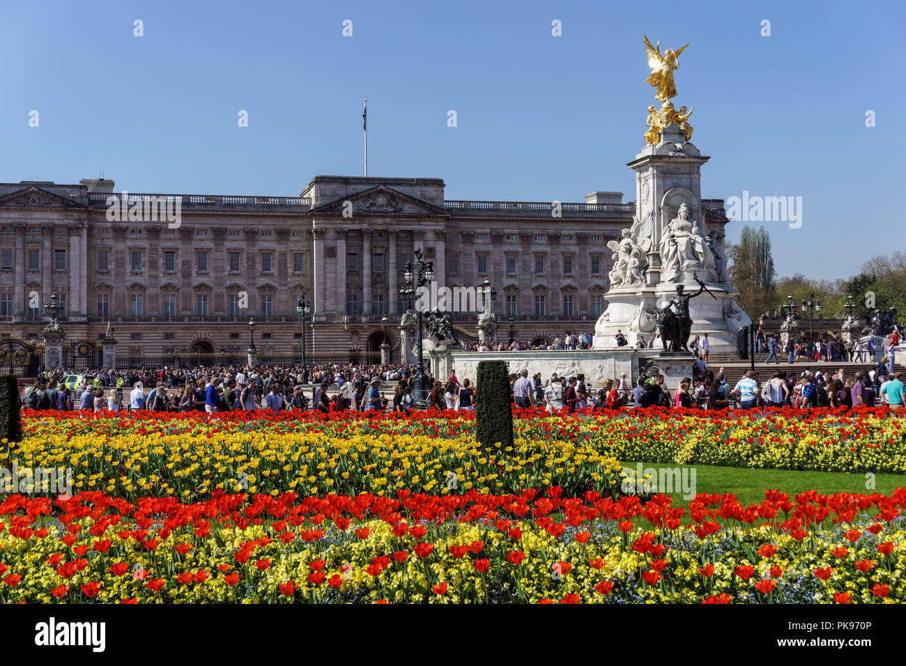 Il Buckingham Palace con il memoriale della Victoria di Londra, England Regno Unito Regno Unito Foto Stock