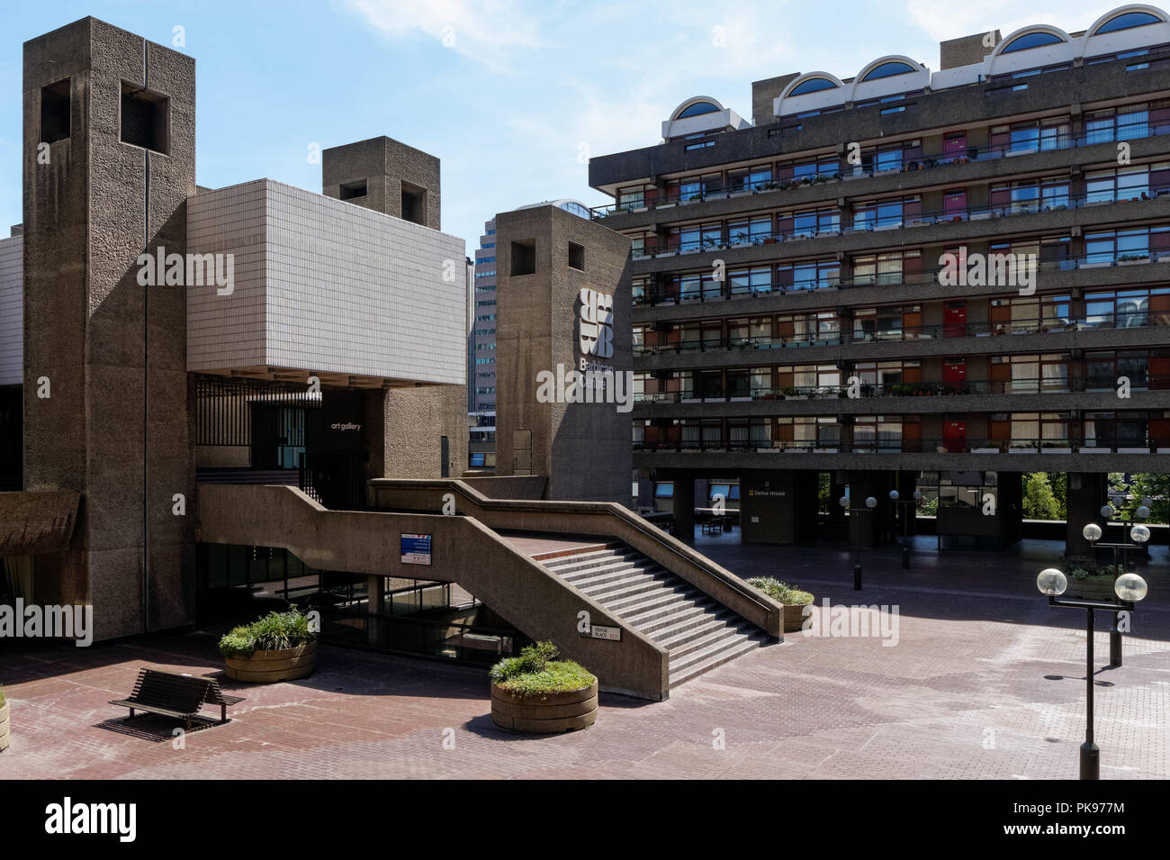 Architettura Brutalist presso il Barbican Centre di Londra, England Regno Unito Regno Unito Foto Stock