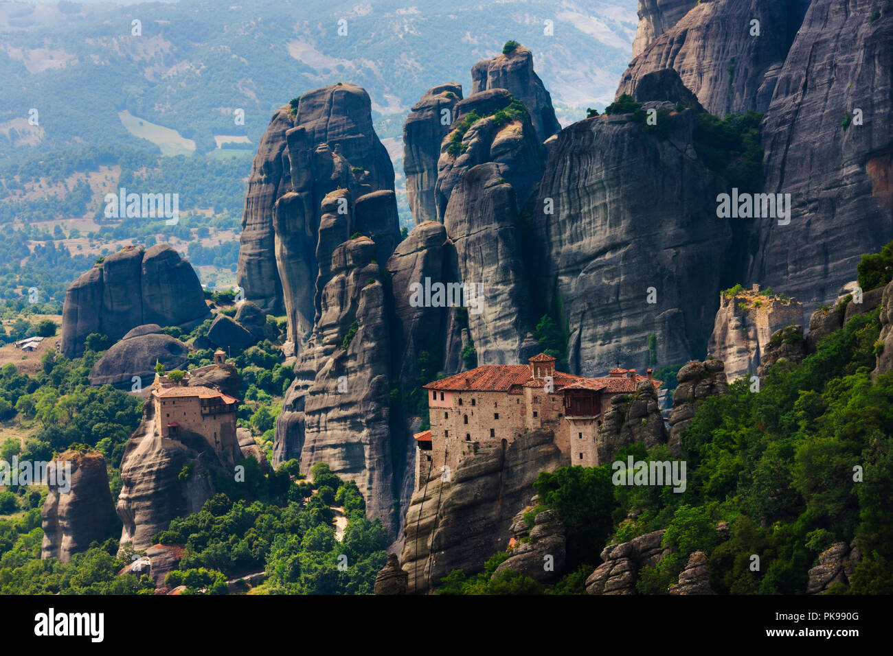 San Nikolaos Anapafsas Monastero e Monastero di Roussanou, Meteora, Grecia (Patrimonio Mondiale dell'UNESCO) Foto Stock