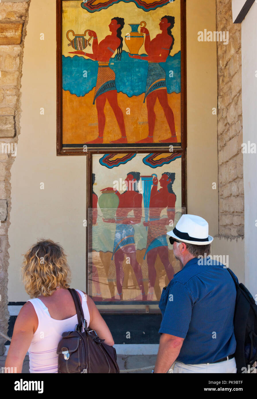 I turisti al palazzo minoico di Cnosso, Creta, Grecia Foto Stock