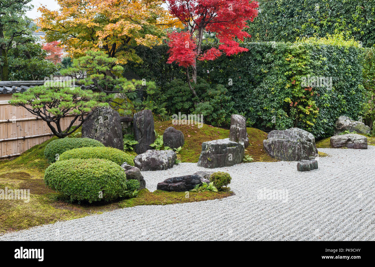 Daitoku-ji, Kyoto, Giappone. I giardini di Korin-in tempio zen, fondata nel 1520. Il giardino rappresenta un idealizzato paesaggio cinese Foto Stock