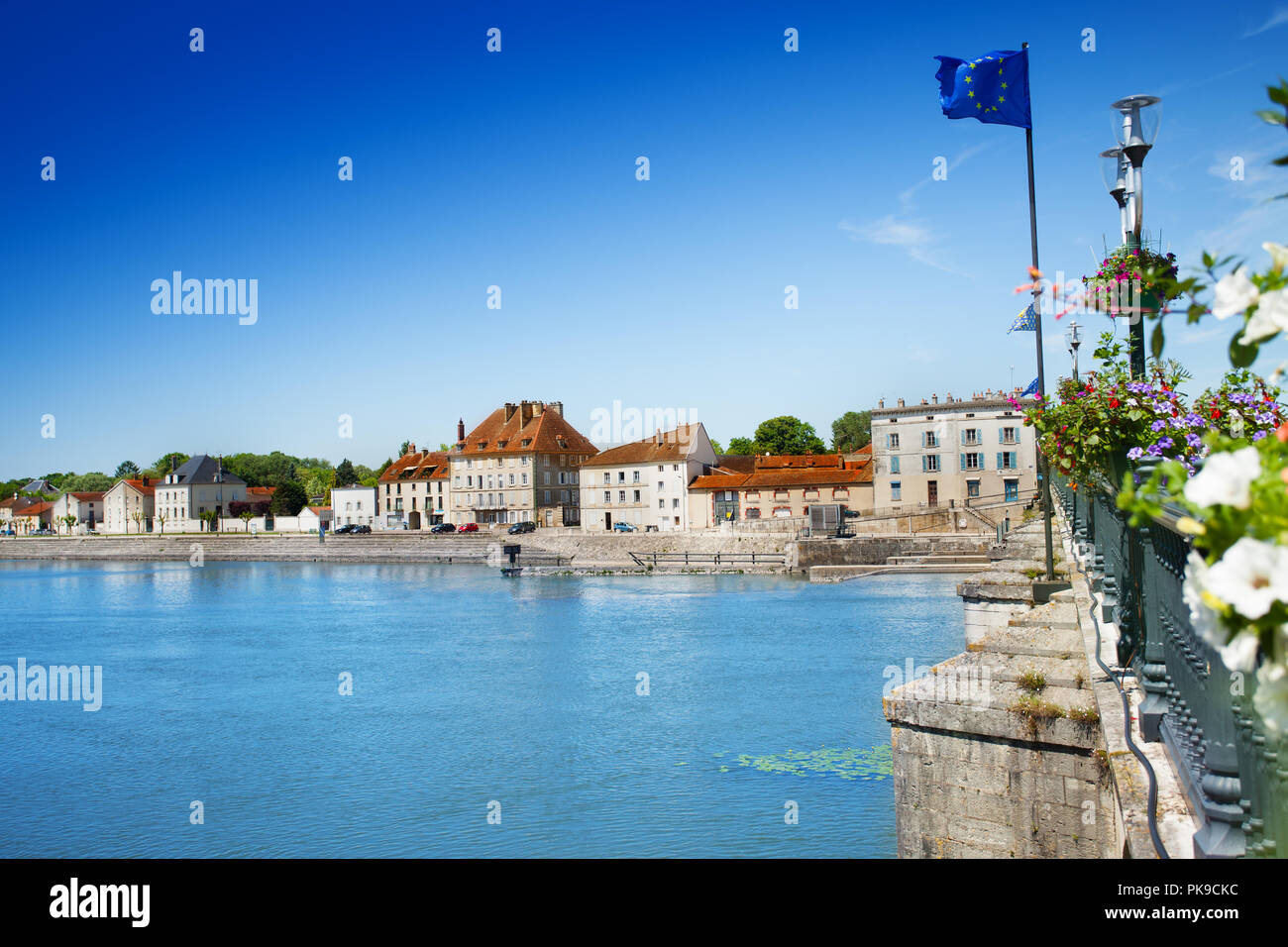 Vista della città grigia e Haute Saône river, Francia Foto Stock