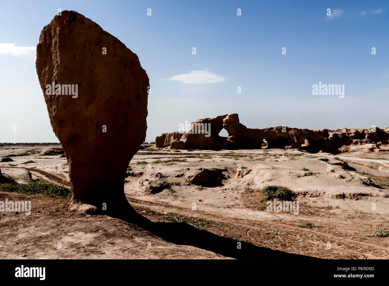 Rovine di Gaochang un antica oasi città costruita sul bordo settentrionale del Taklamakan inospitale deserto dello Xinjiang, Cina. Un affollato centro commerciale, Foto Stock