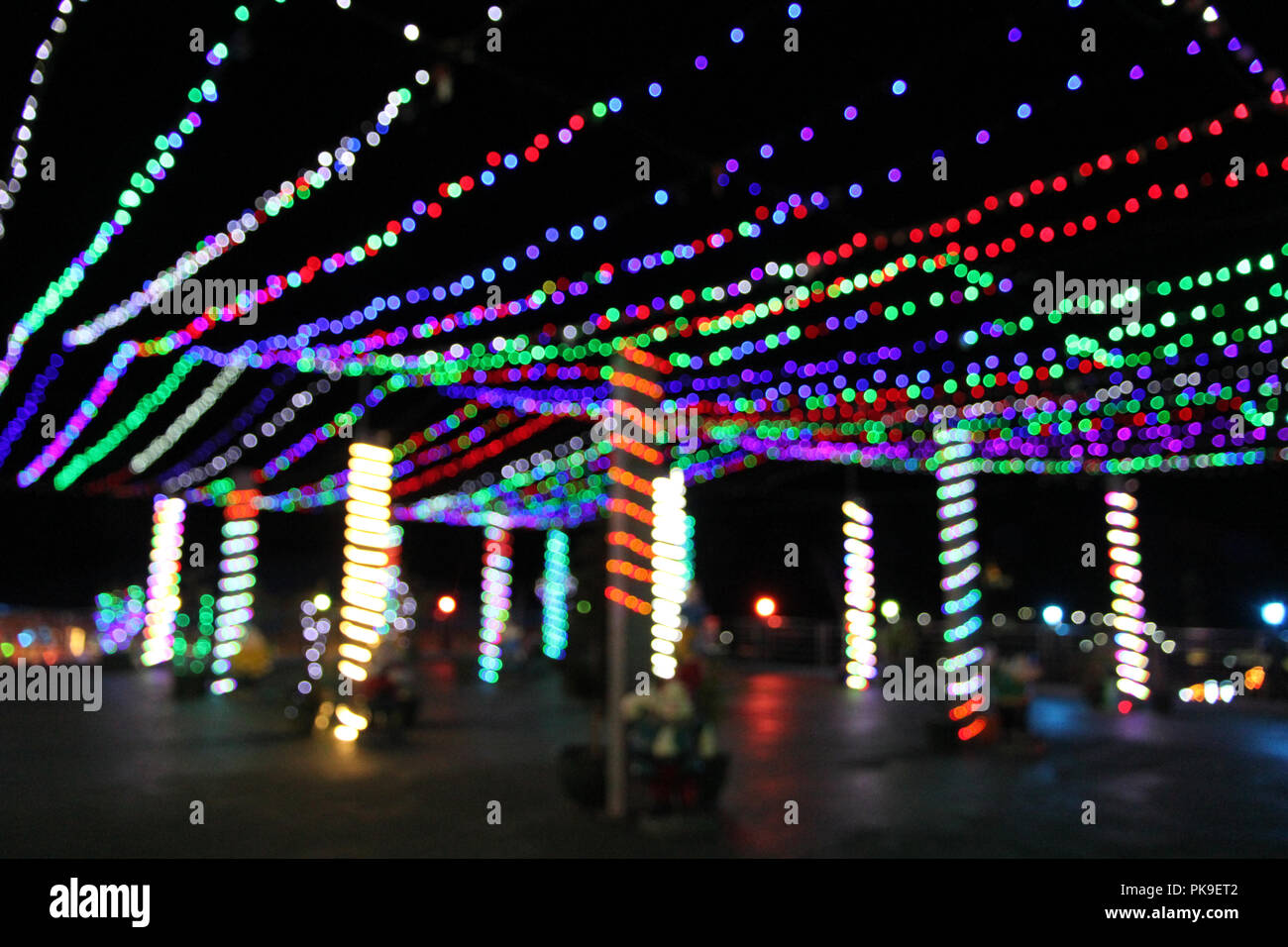 La città di notte le luci di strada sfondo bokeh di fondo al Porto di Kobe terra ,sfondo sfocato Foto Stock