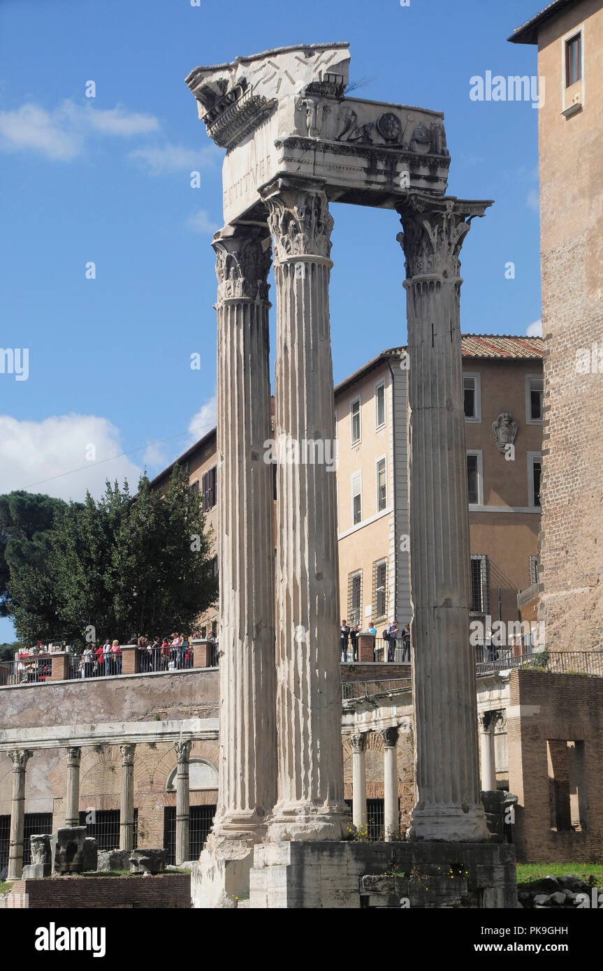 Italia Lazio Roma, Foro Romano il Foro Romano, il Tempio di Saturno. Foto Stock