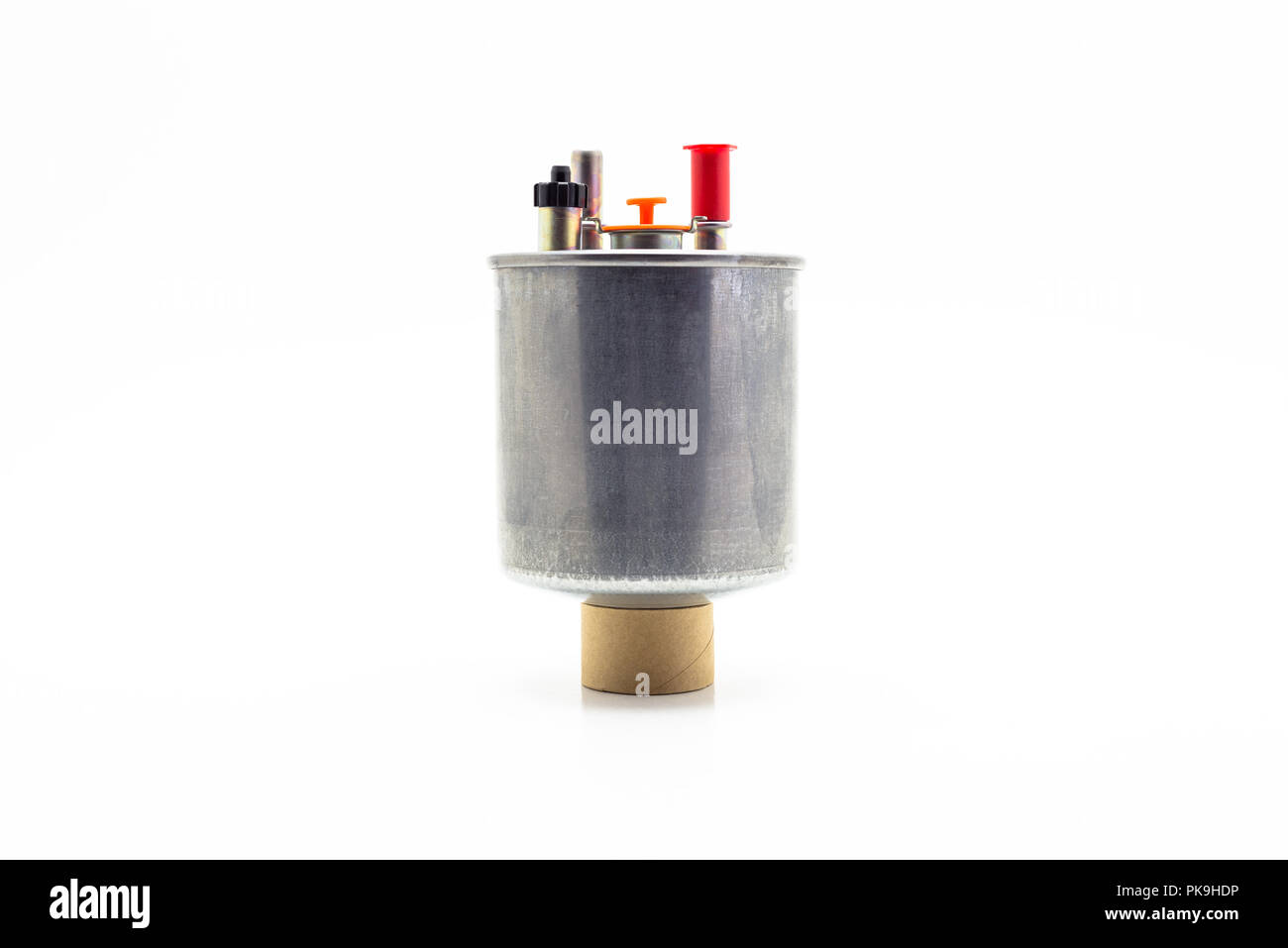 Auto filtro carburante per motore diesel. Isolato su uno sfondo bianco con  un tracciato di ritaglio Foto stock - Alamy