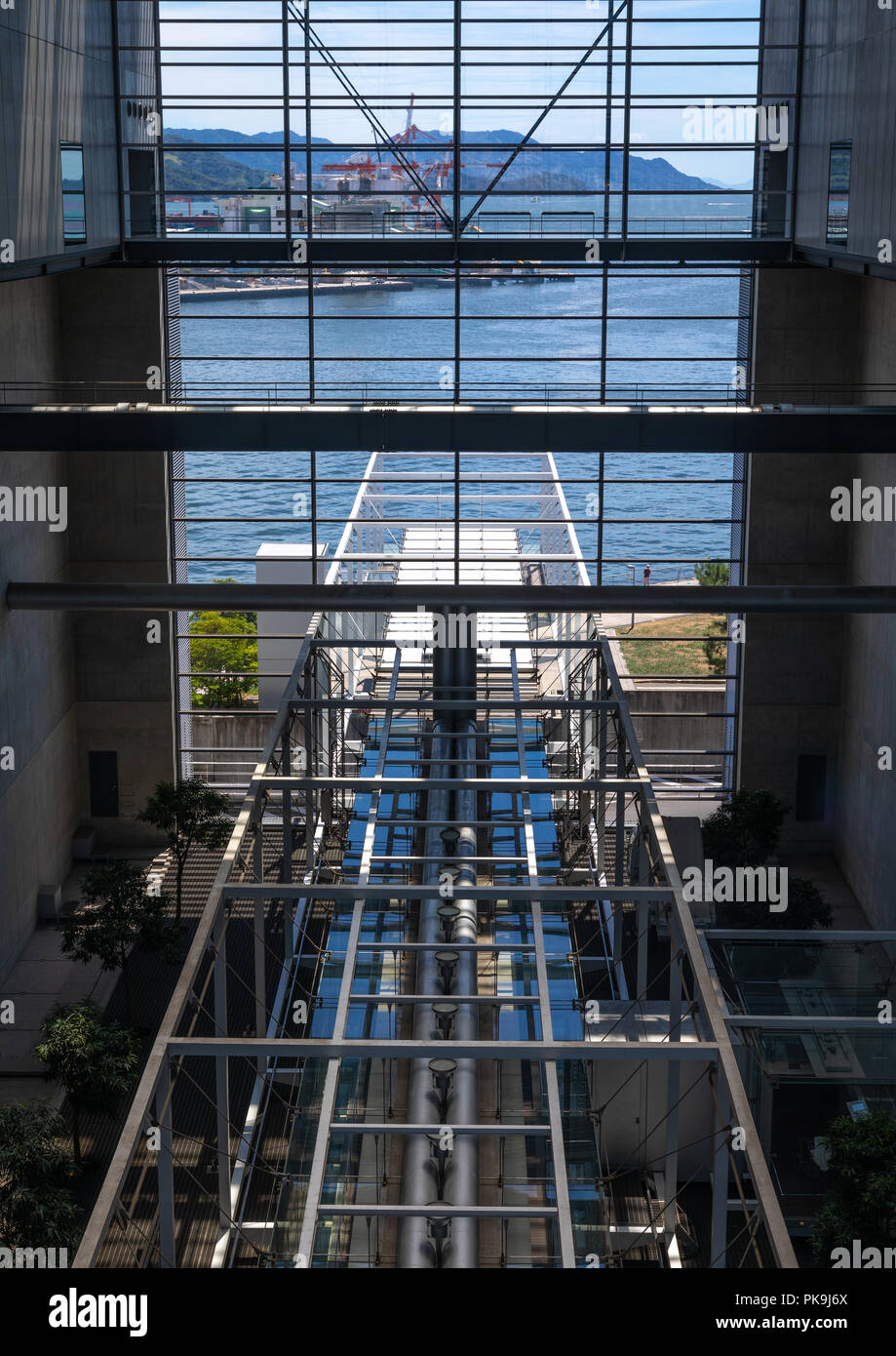 Naka impianto di incenerimento dei rifiuti dall'architetto Yoshio Taniguchi and Associates, regione Chugoku, Hiroshima, Giappone Foto Stock