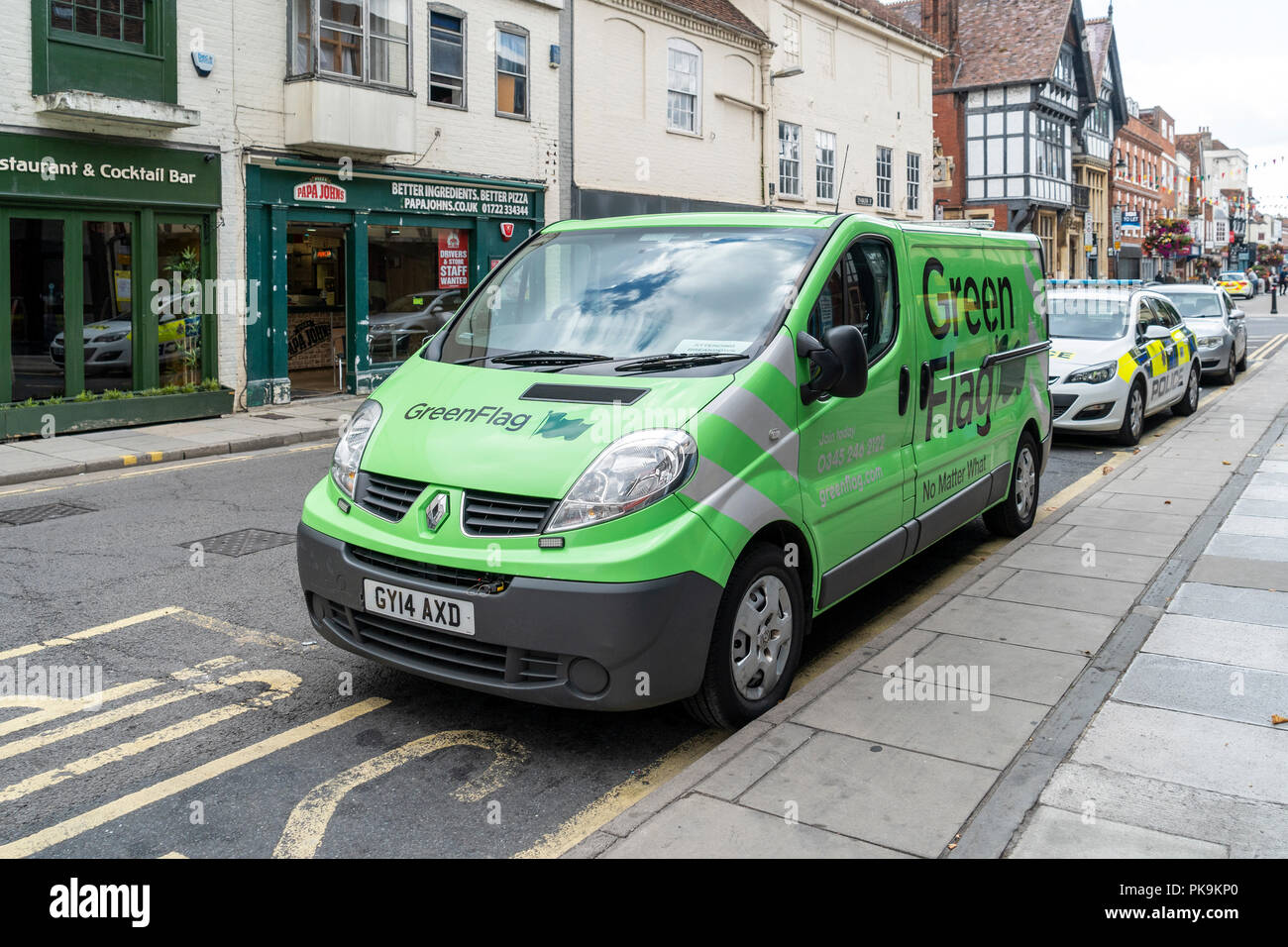 Bandiera verde ripartizione veicolo parcheggiato in UK street Foto Stock