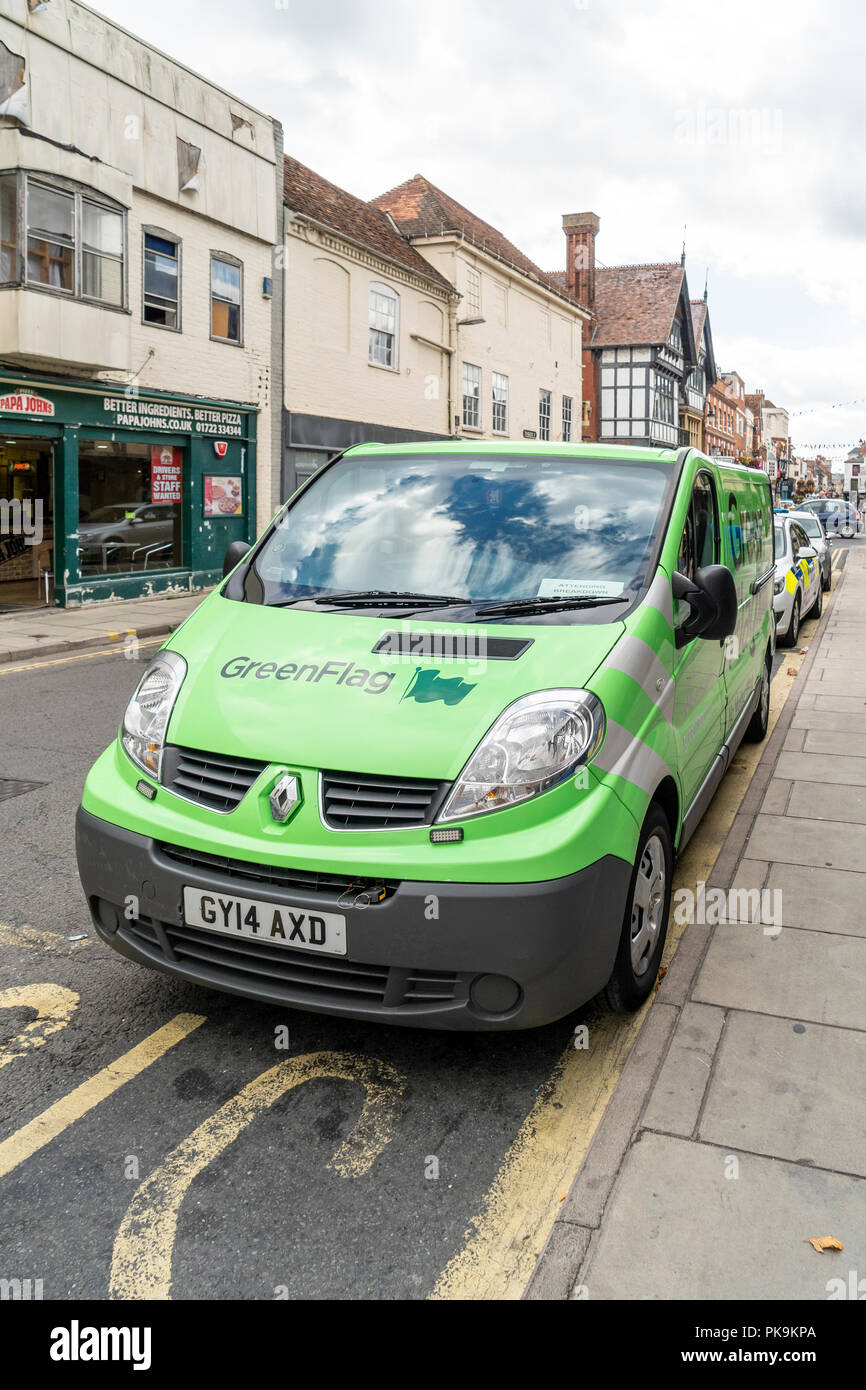 Bandiera verde ripartizione veicolo parcheggiato in UK street Foto Stock